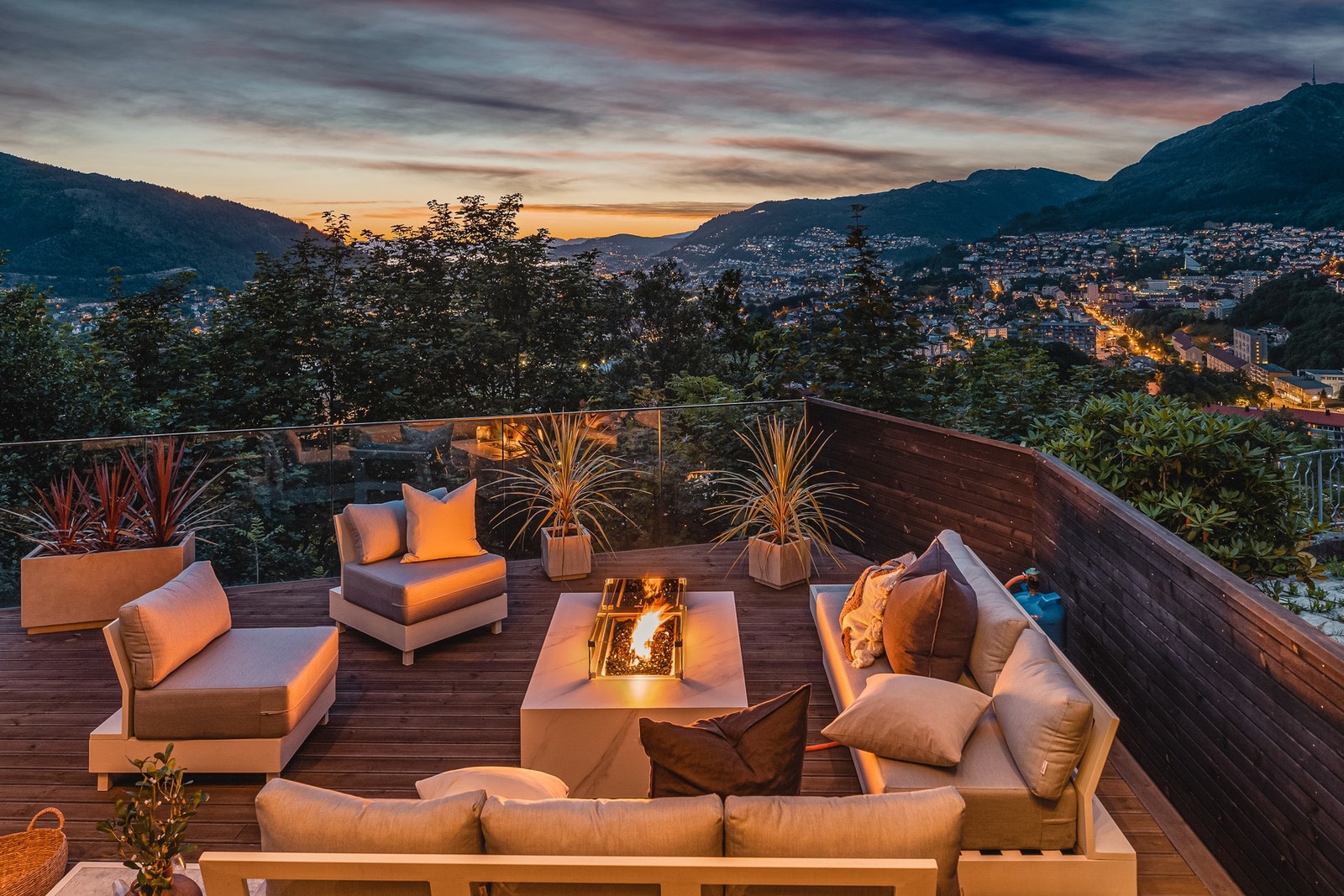 Usjenerte utearealer, hvor en kan samle hele storfamilien og vennegjengen. Galleribilde