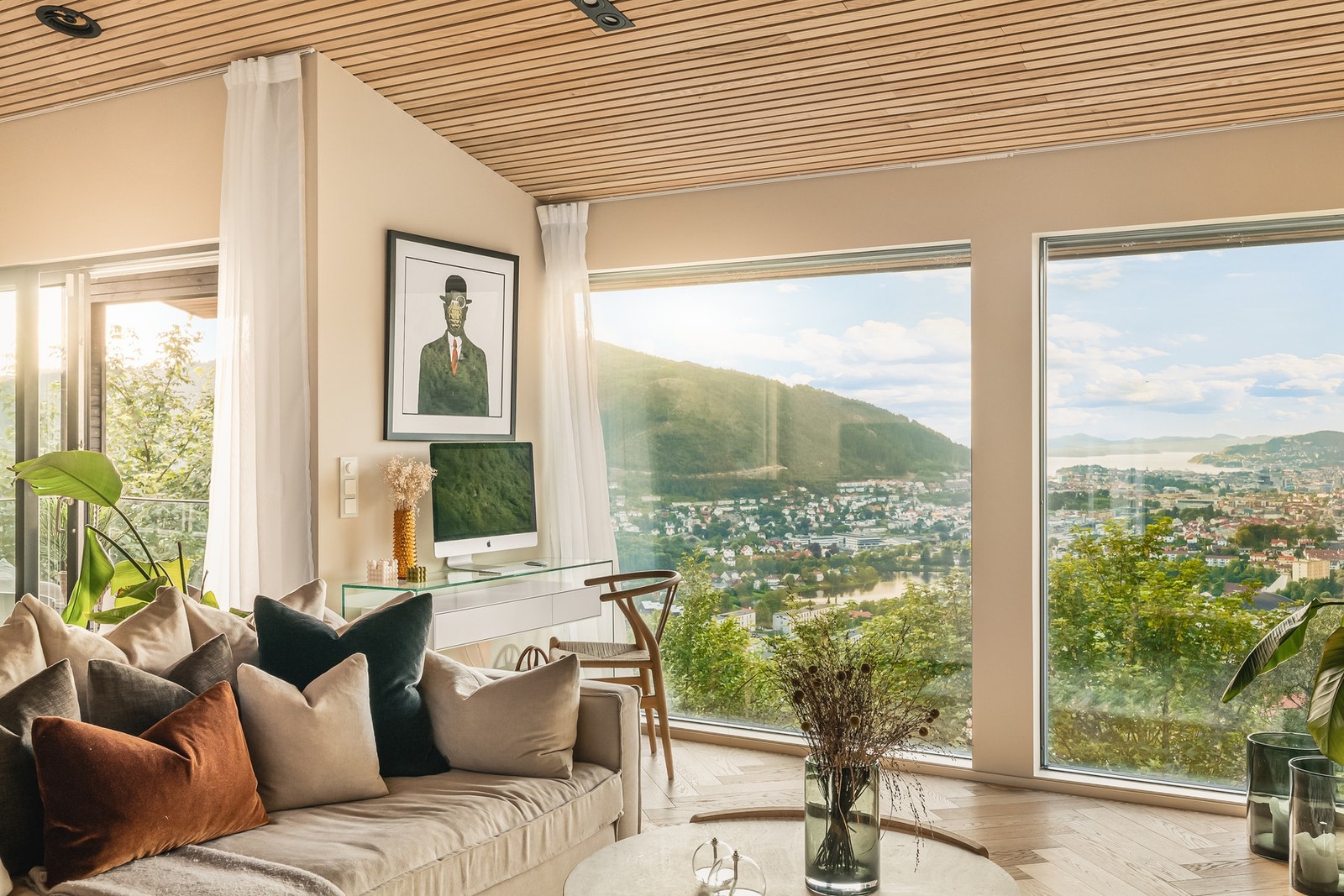 Utsikten strekker seg mot sentrum og Byfjorden. Galleribilde