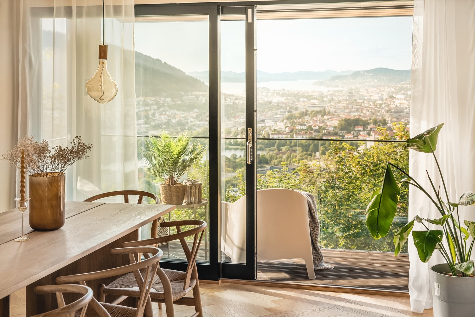 Her kan en åpne opp, og uteplassen vil fungere som en forlengelse av stuen. Galleribilde