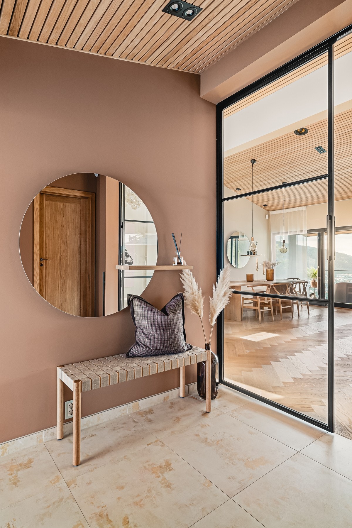 Legg merke til 60x60 flis på gulv, av italiensk høykvalitet. Galleribilde