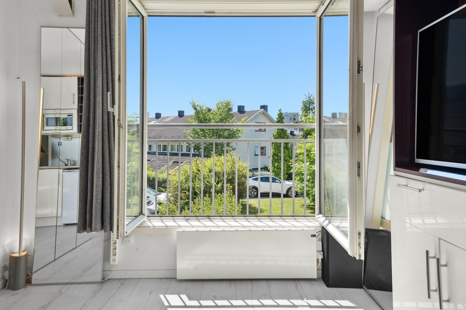 Fra leiligheten har du flott utsikt , i tillegg til felles takterrasse med utsikt over hele byen og fjorden. Galleribilde