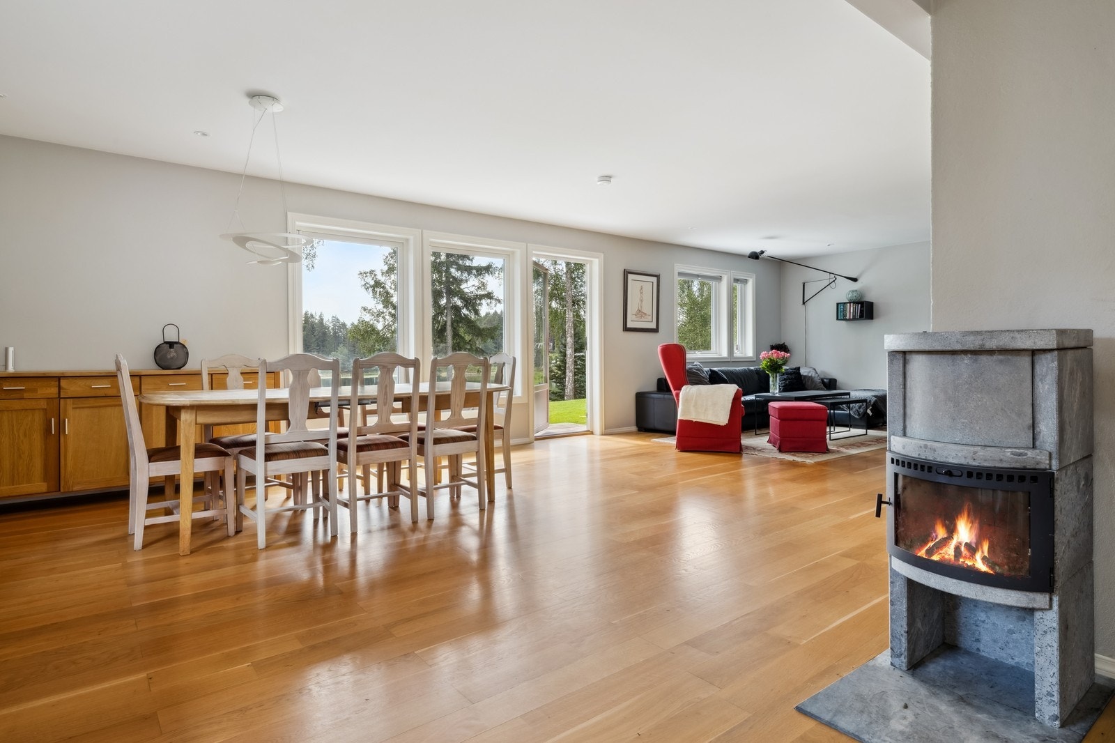 Stor stue og spisestue Galleribilde