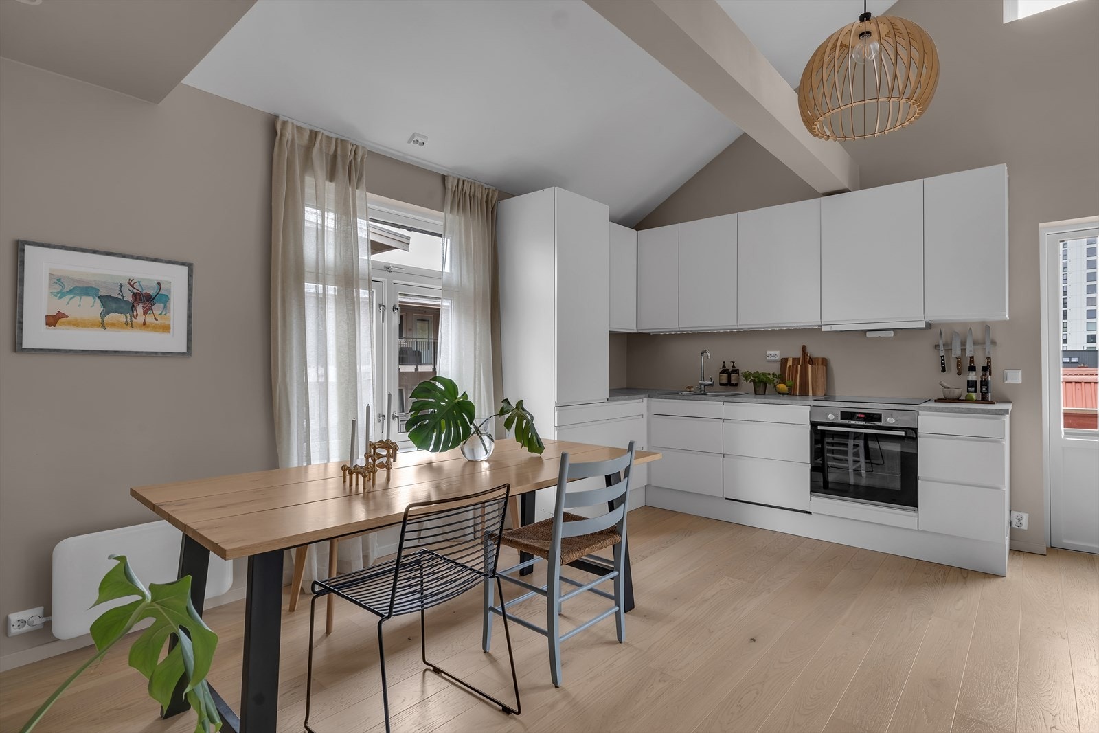 Åpen løsning kjøkken/stue Galleribilde