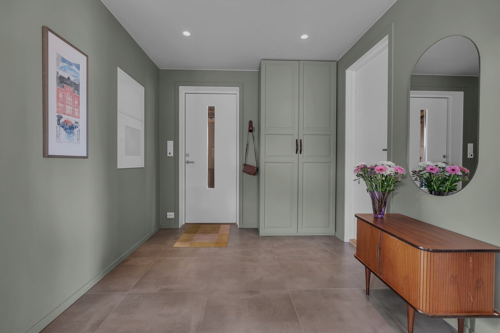 Lekkert inngangsparti i flotte farger Galleribilde