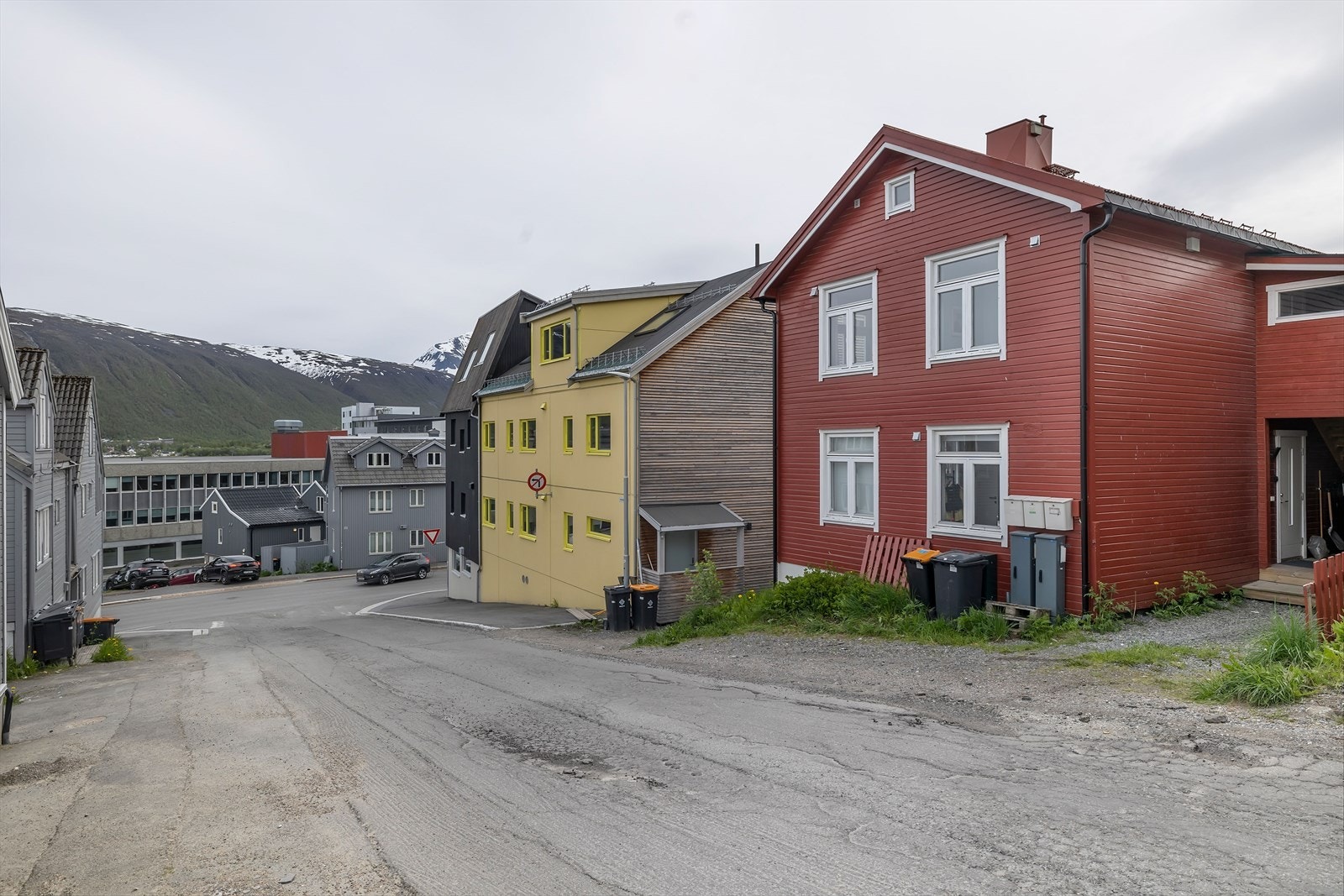 Buss til UiT/UNN går rett nede i skippergata kun to minutter gange unna Galleribilde