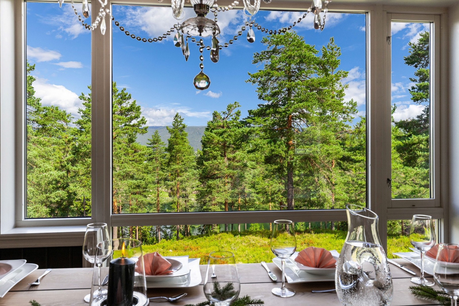 Herfra kan man nyte herlig utsikt under middagen. Galleribilde