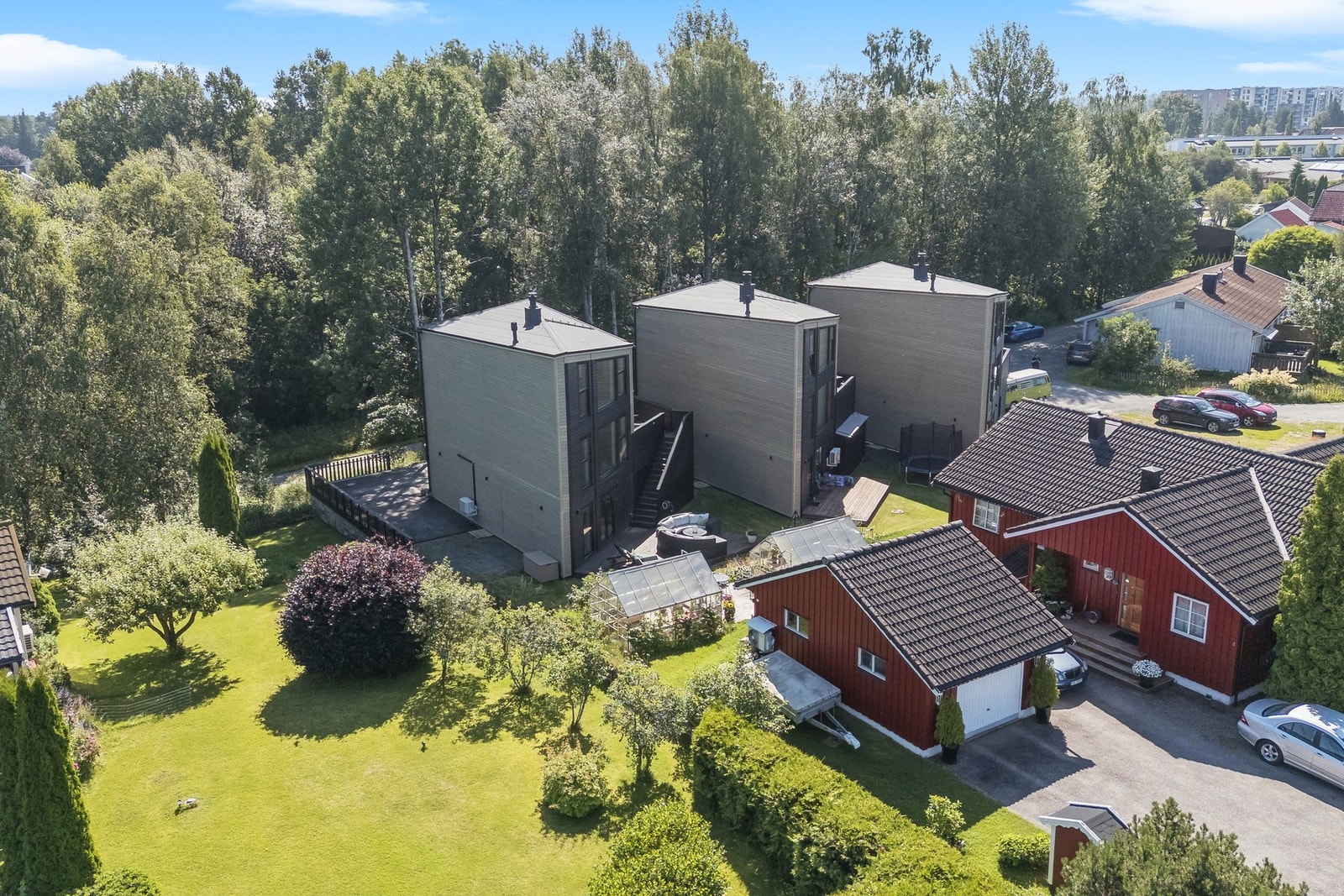 Byen har nærhet til flott natur. Det er lysløype, markastue med servering i vintersesongen, samt et mylder av merkede stier i området, Galleribilde