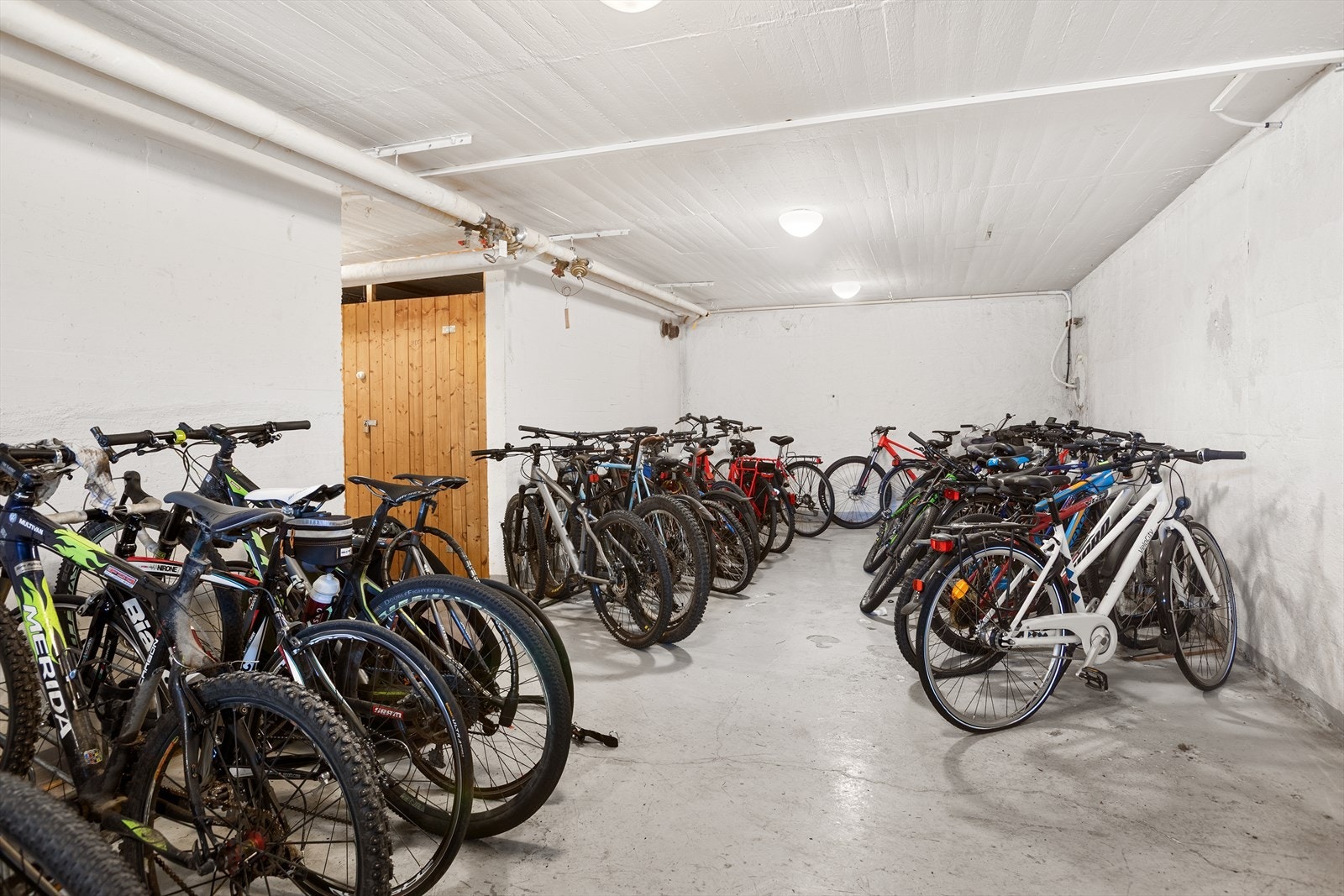 Det er også et eget sykkelrom i kjelleren Galleribilde