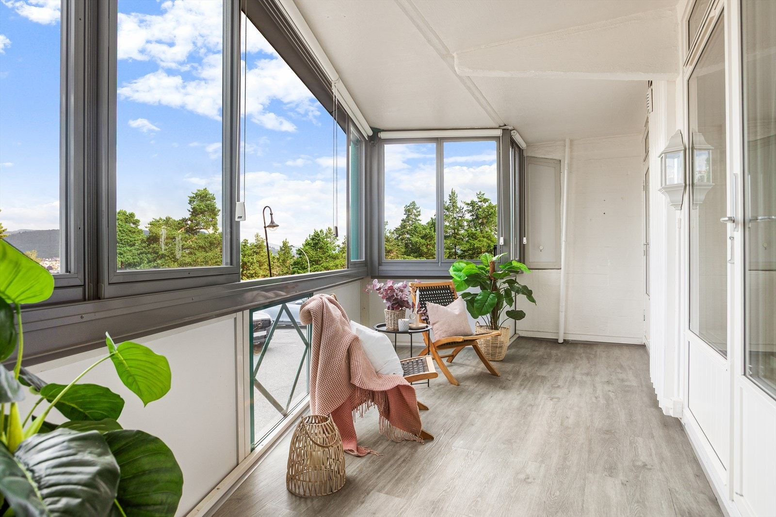 Det er også montert solskjerming for de varmeste dagene Galleribilde