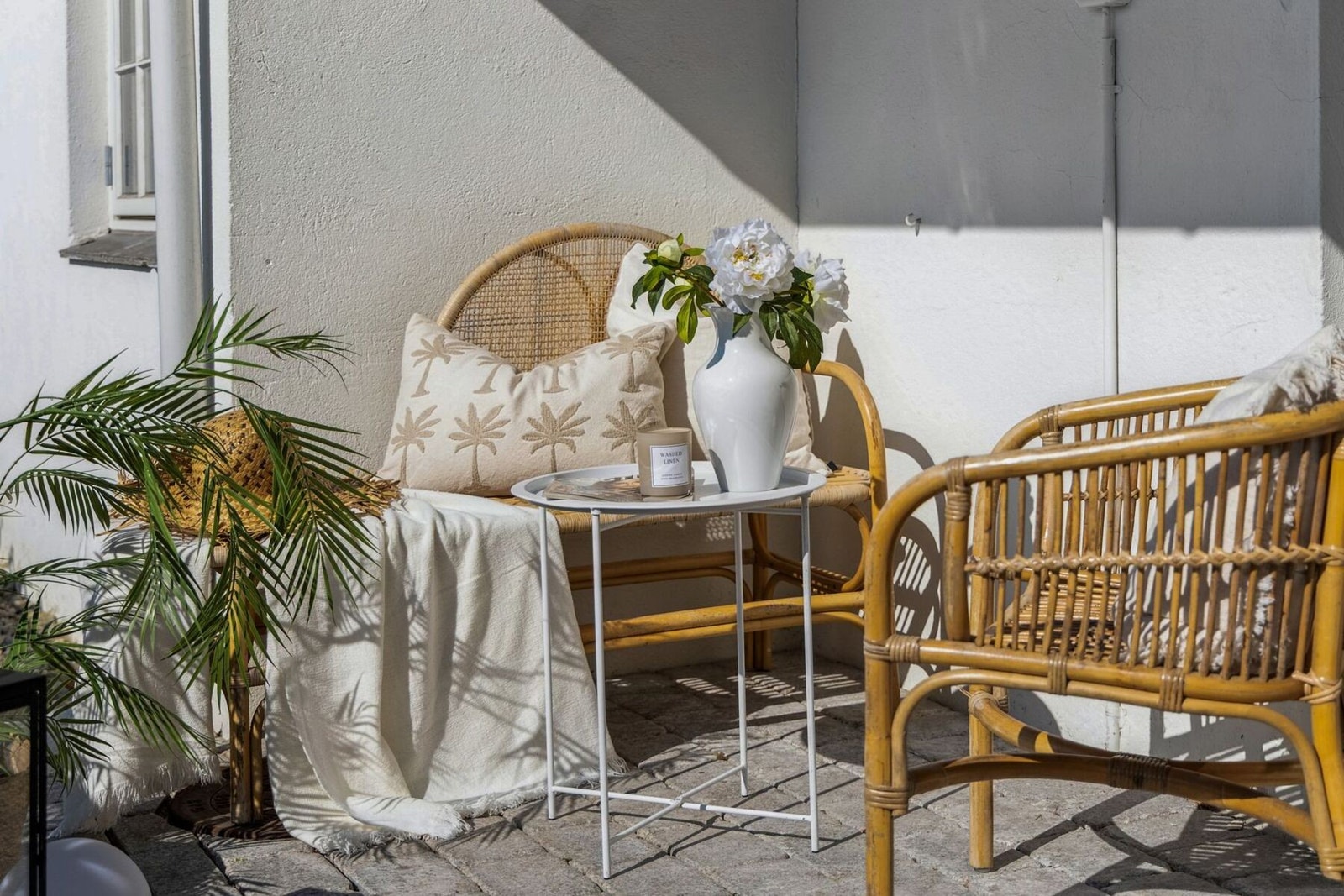 Terrassen er utstyrt med både utelys og dobbel stikkontakt. Galleribilde