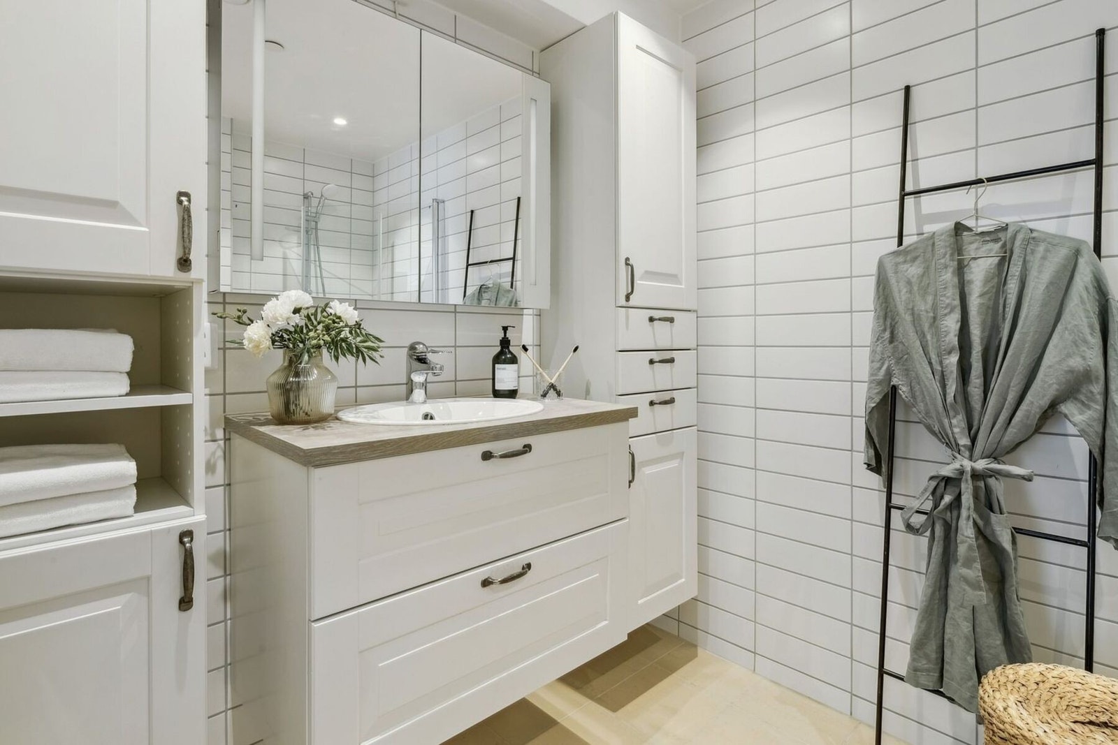 Badet ble bygget i 2017 og holder en tidsriktig og stilren standard. Galleribilde