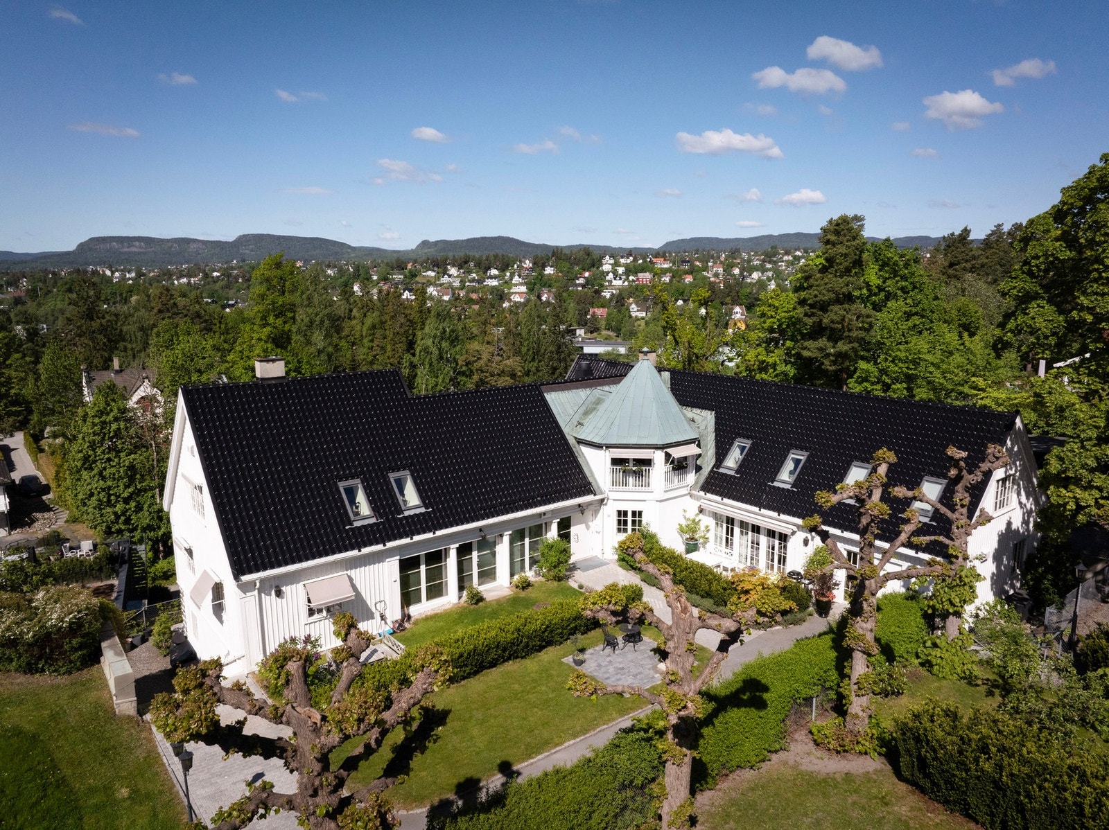 Velstelt eiendom. Galleribilde