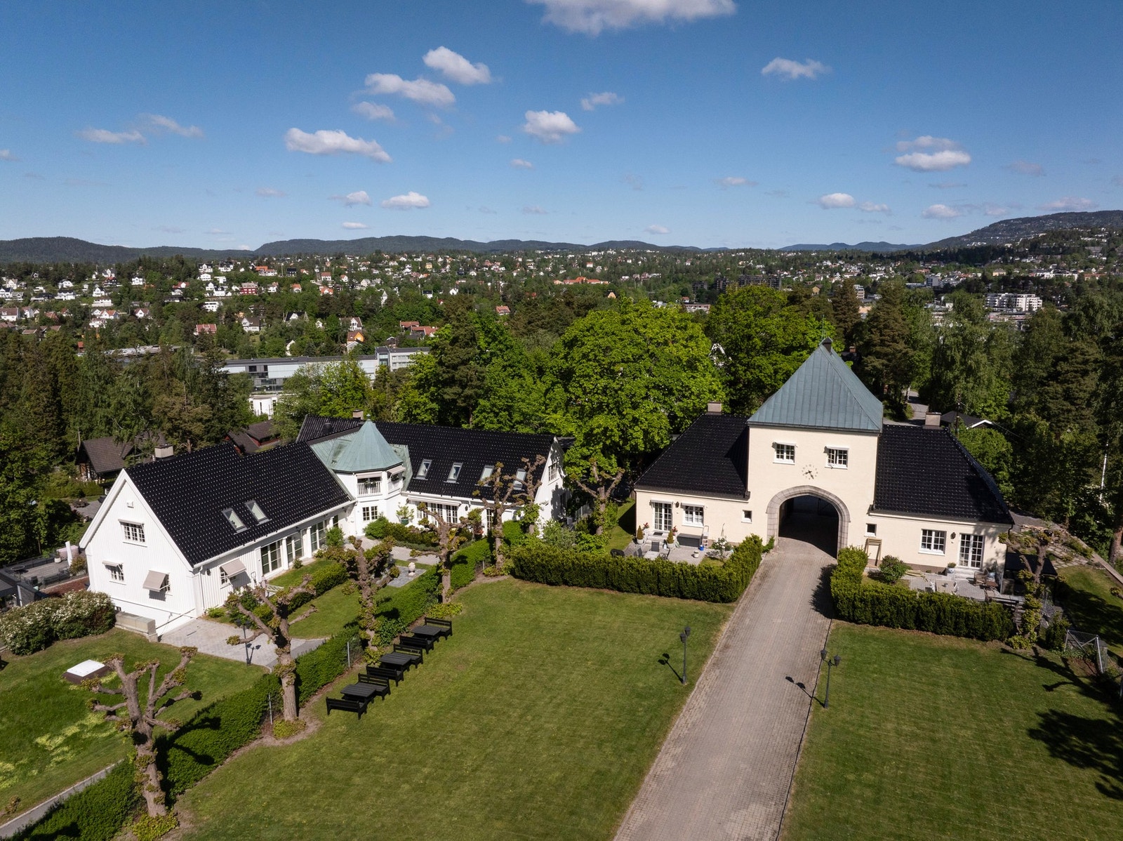 Dette er en fantastisk beliggenhet på et høydedrag. Galleribilde