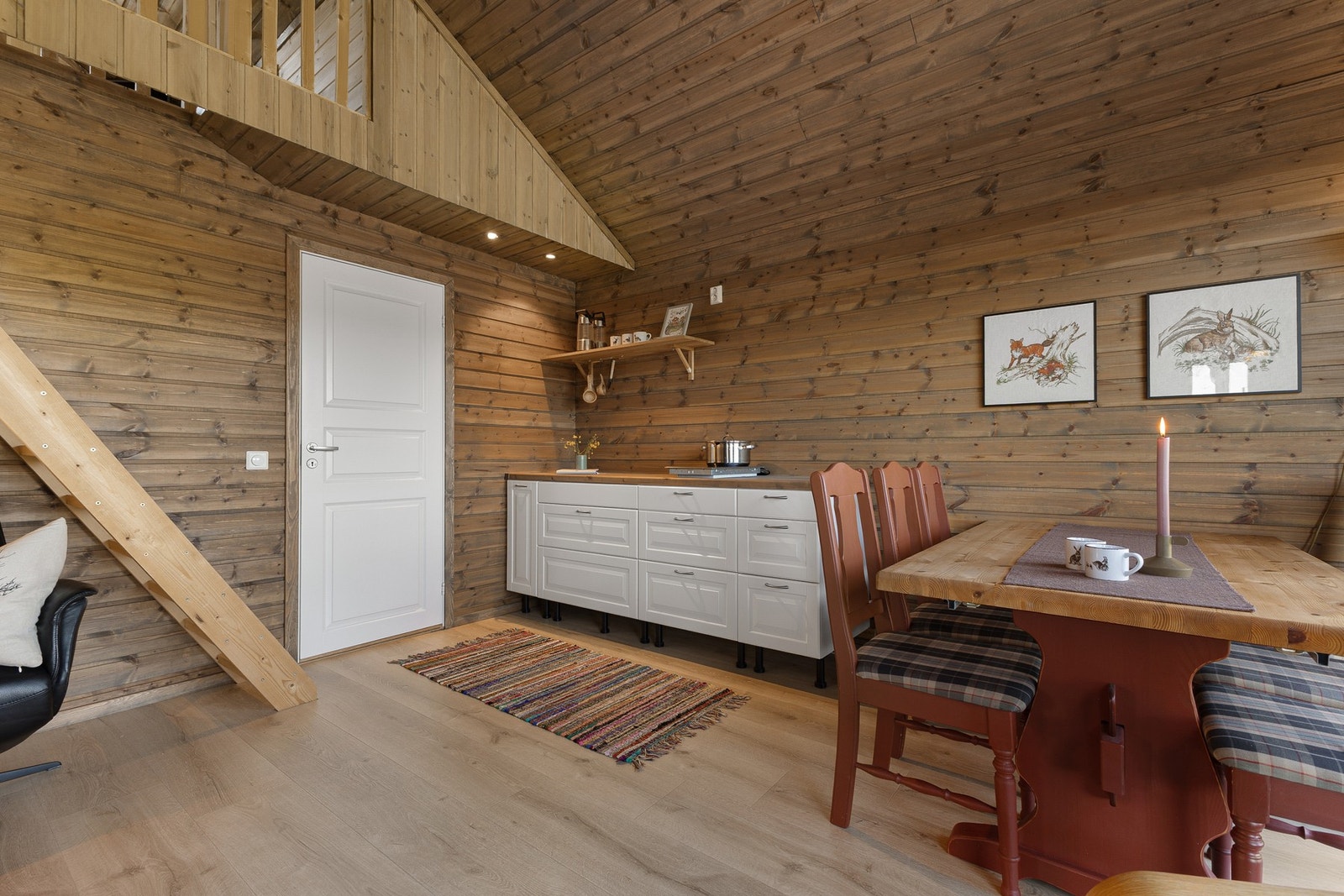 Den åpne løsningen gir maksimal arealutnyttelse og sørger for en sosial bolig Galleribilde