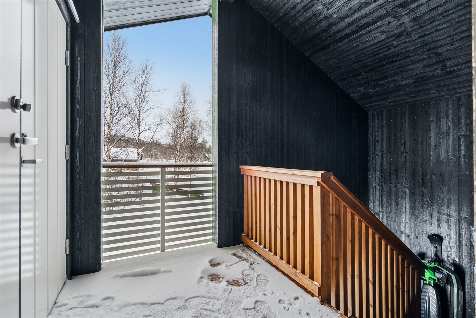 Adkomst via utvendig (overbygget) trappeoppgang Galleribilde