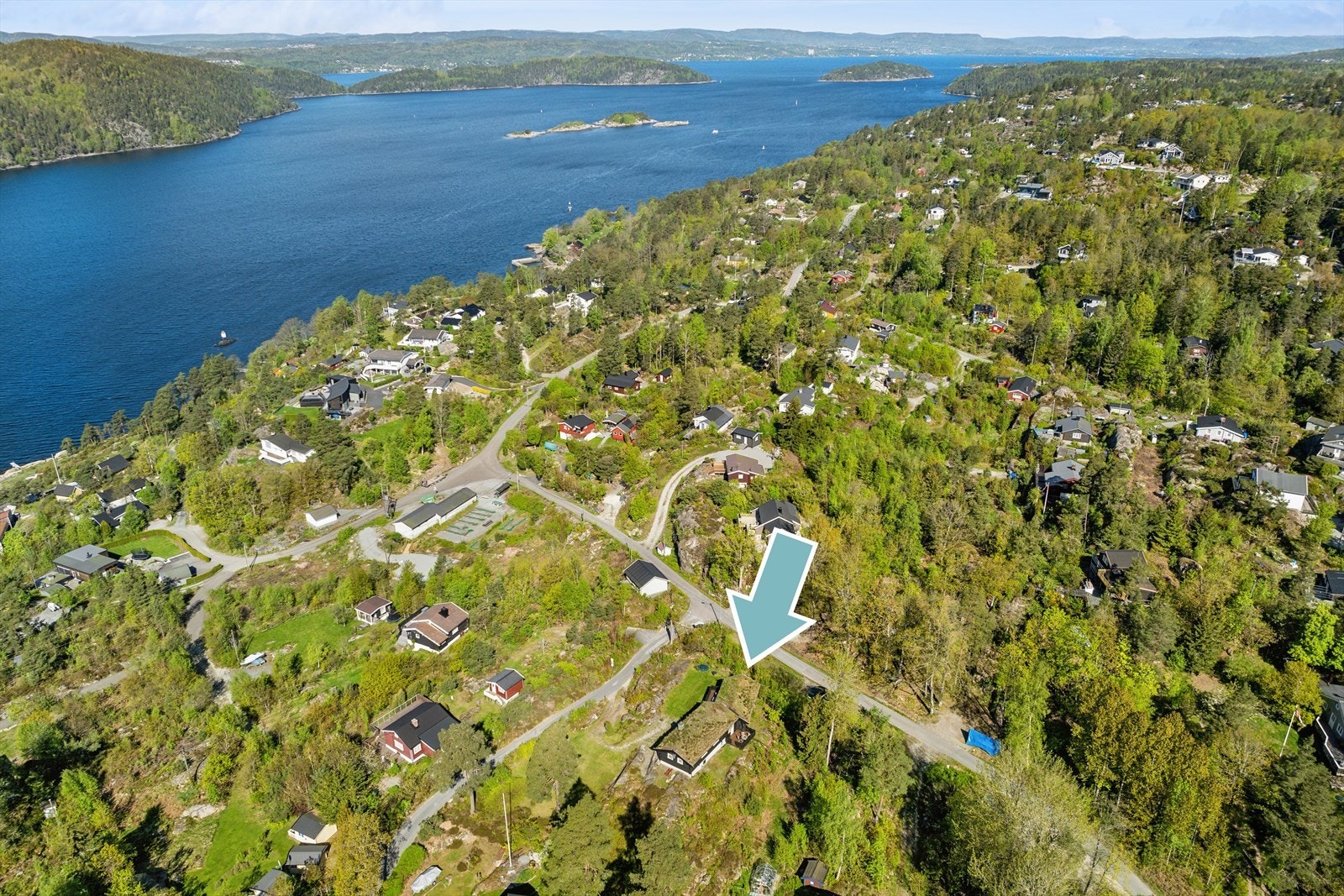 Det er kort gangavstand til sjøen med bade- og fiskemuligheter Galleribilde