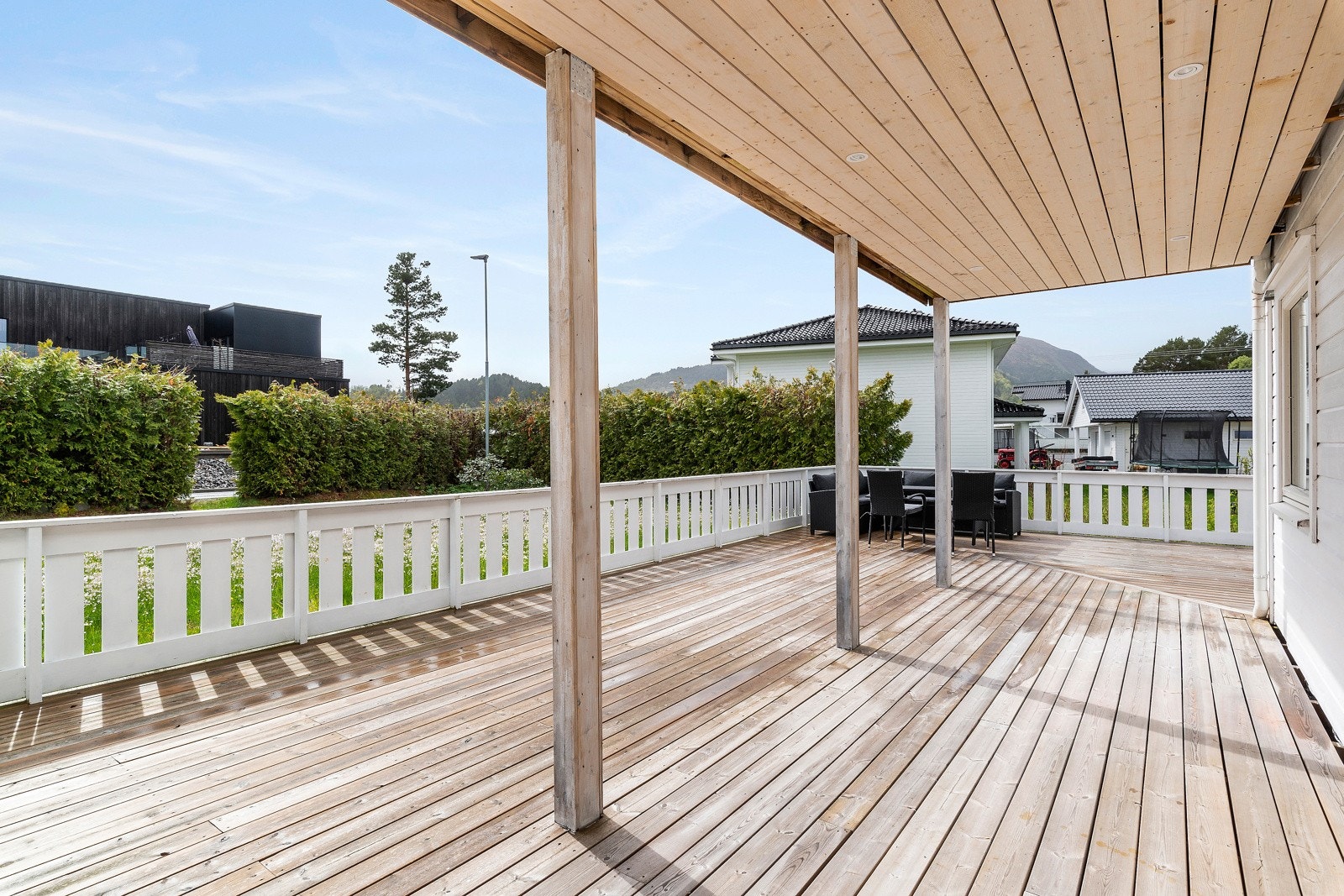 Terrassen har svært gode solforhold. Galleribilde