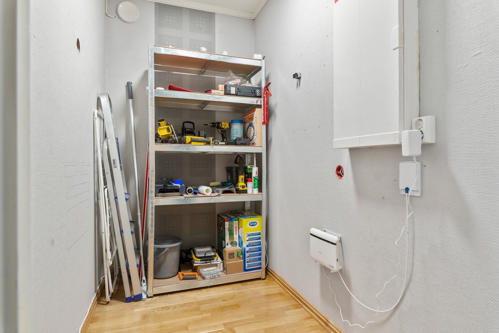 Teknisk rom med plass til oppbevaring. Galleribilde