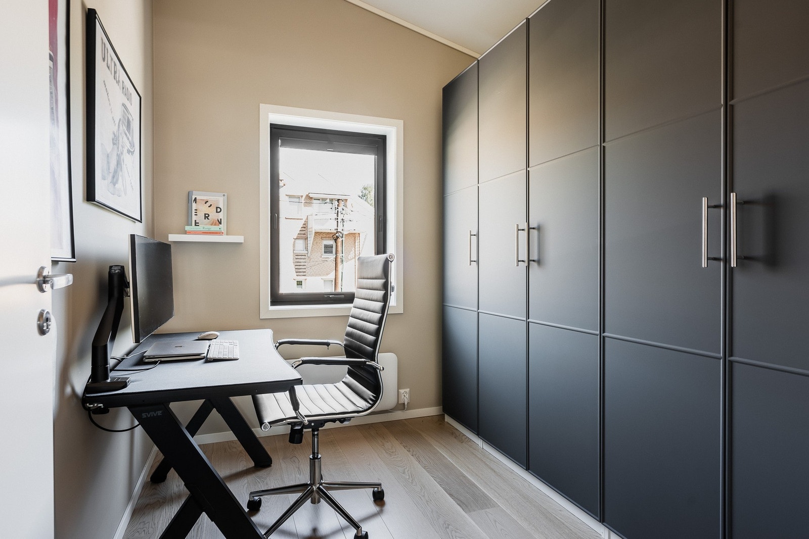 Soverom 4. Alle soverommene har montert garderobeskap. Galleribilde