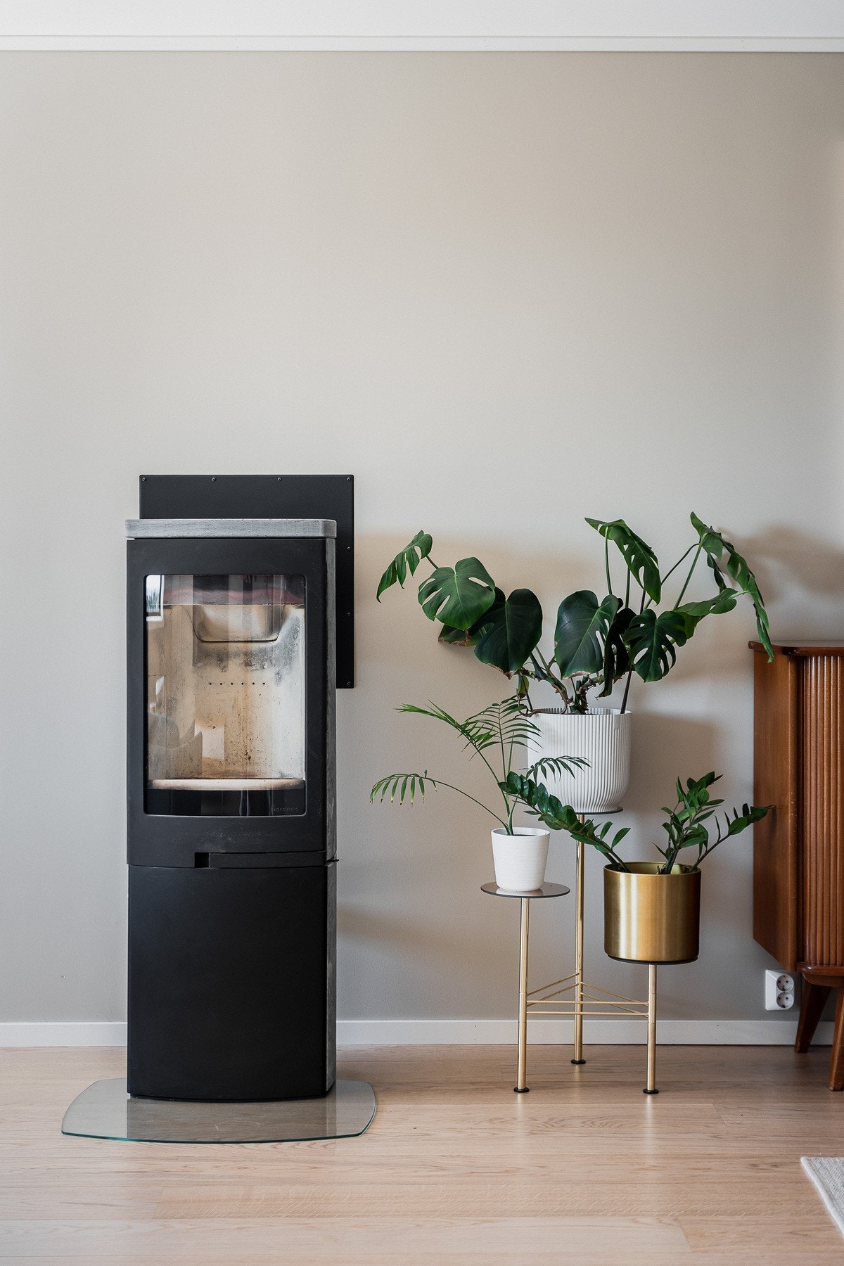 Fin vedovn i stuen. Galleribilde