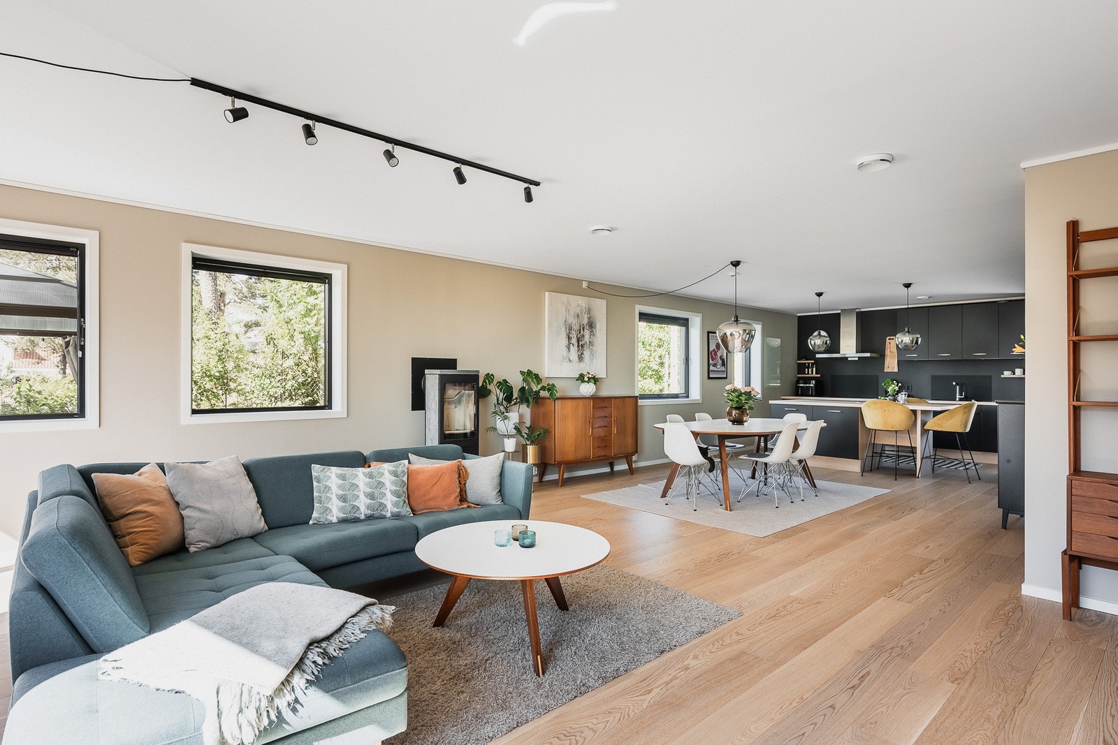 Enstavsparkett og gulvvarme. Homey strømstyring til alle varmekabler. Galleribilde