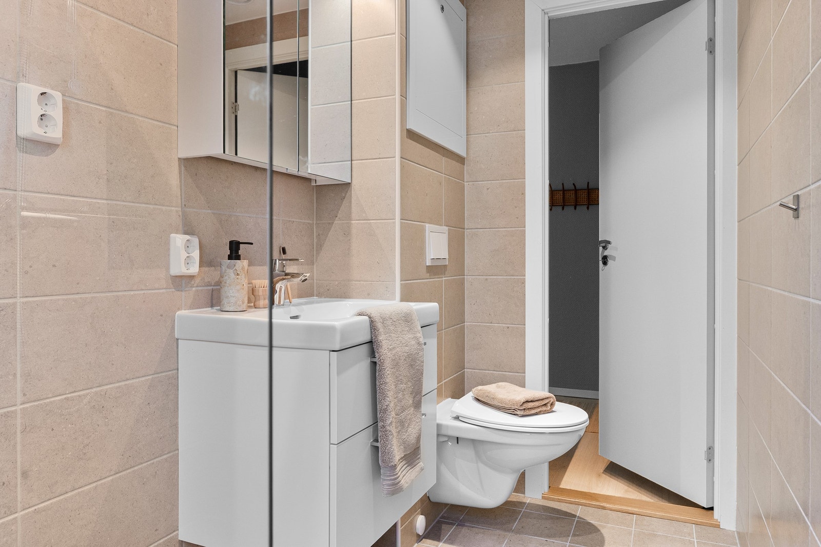 - Lekkert bad som ble pusset opp i regi av borettslaget i 2024 - Galleribilde