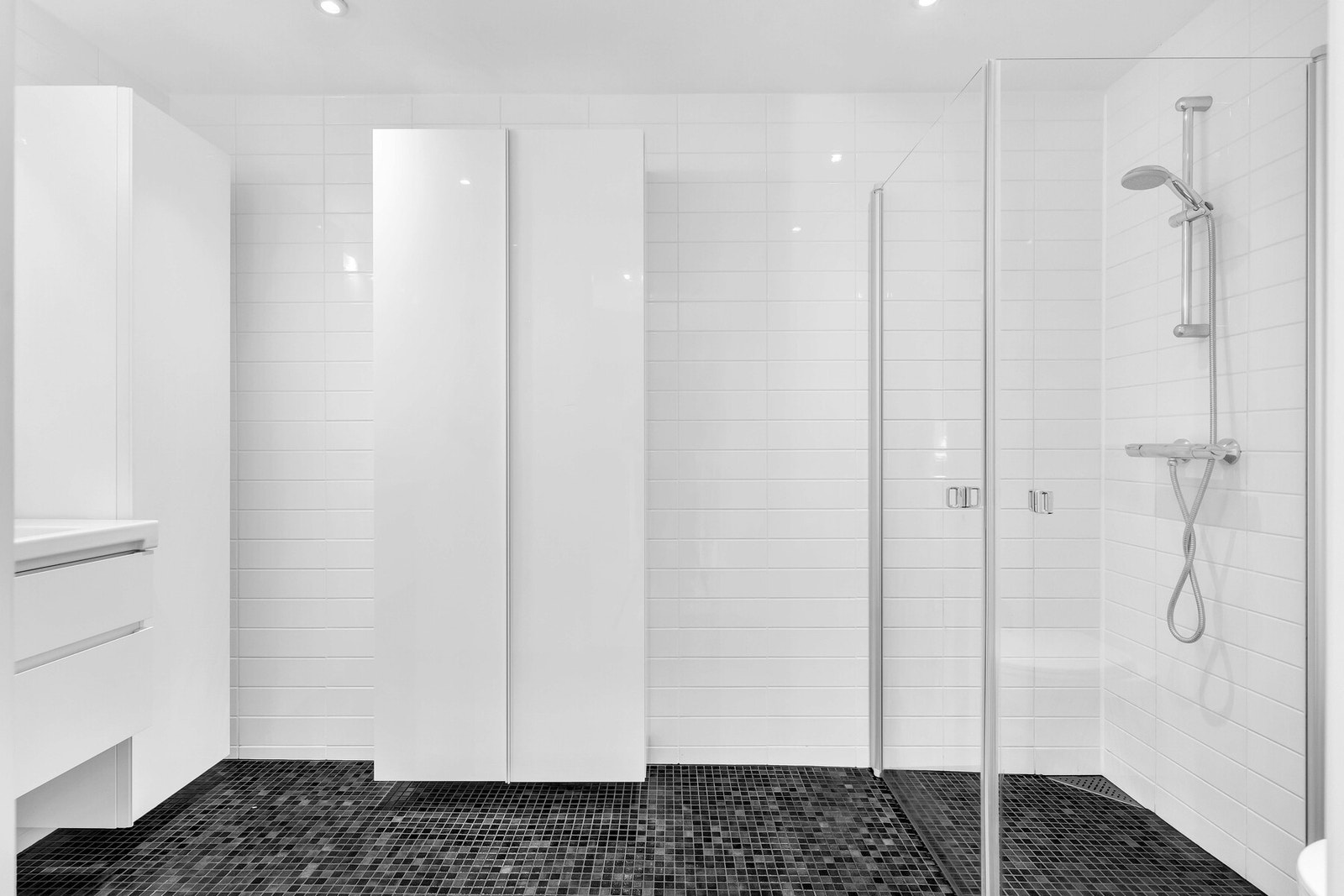 Dusj med innfellbare glassvegger. Galleribilde