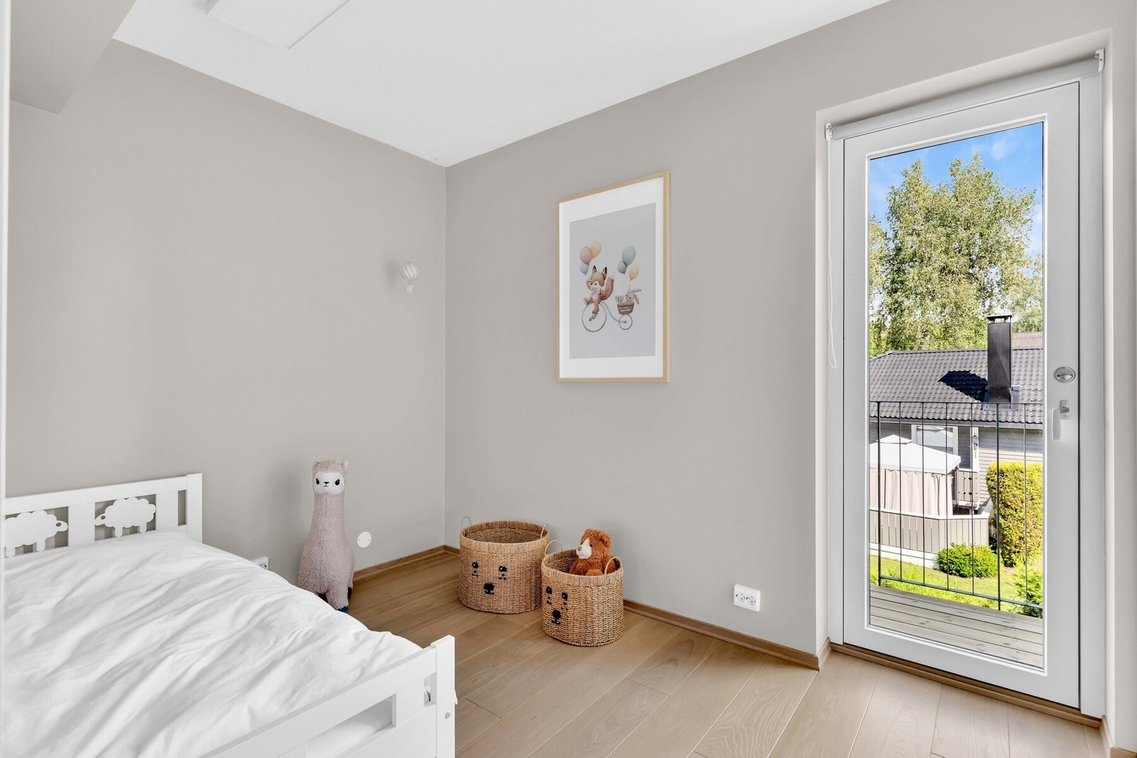 Soverom 2. Rommet har utgang til balkong på 4 kvm. Galleribilde
