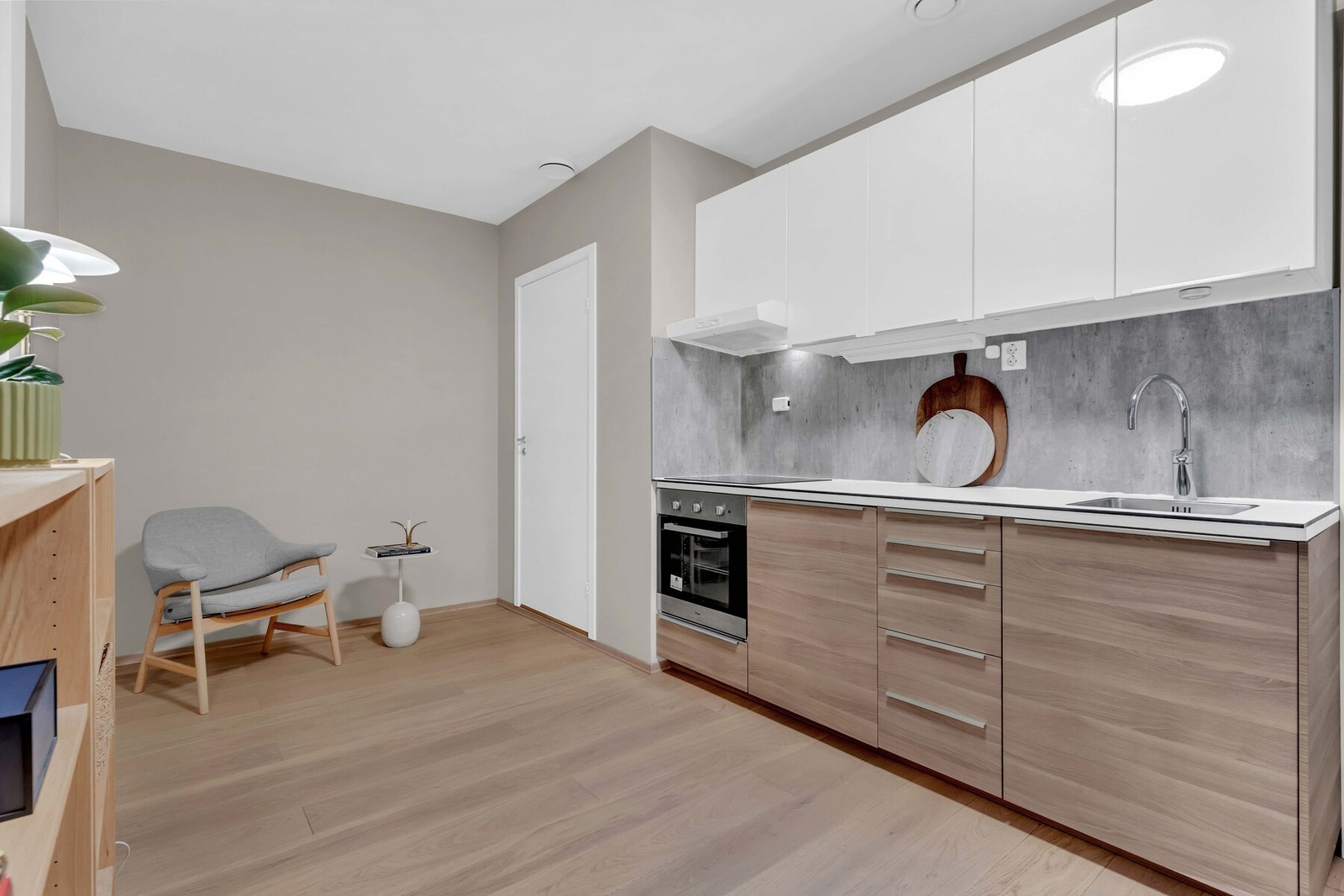 I kjelleren er det innredet hybel med egen inngang (ikke godkjent/byggmeldt). Galleribilde