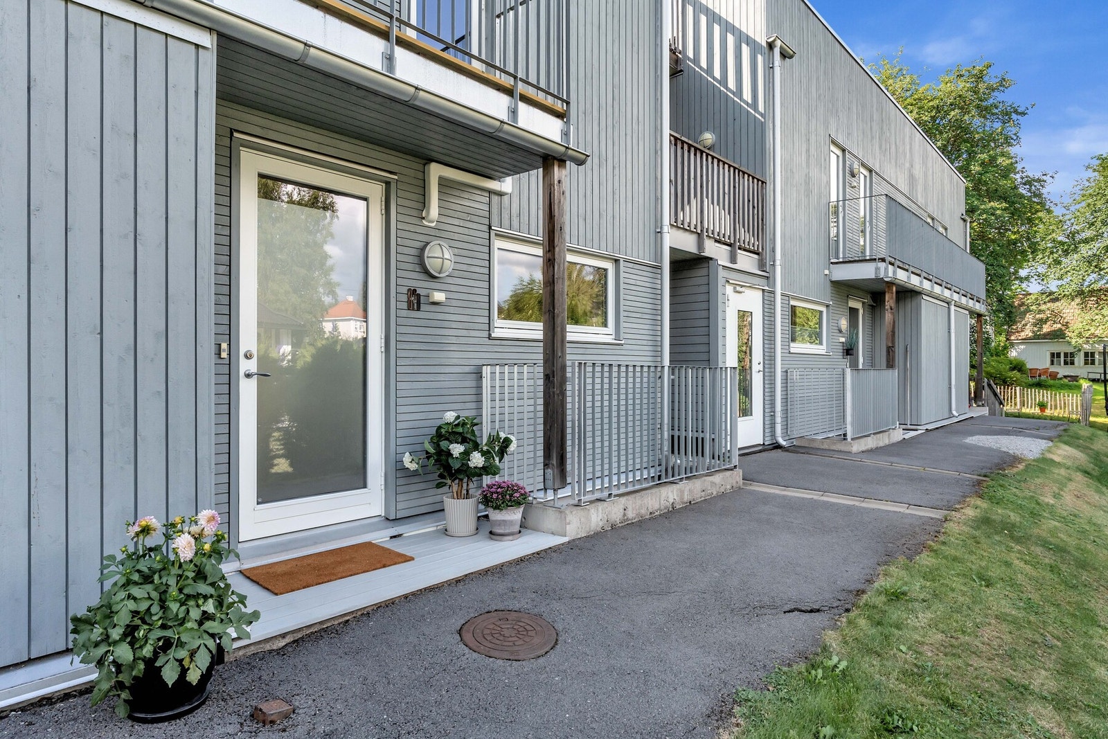 Boligen er én av totalt fire seksjoner på tomten. Galleribilde