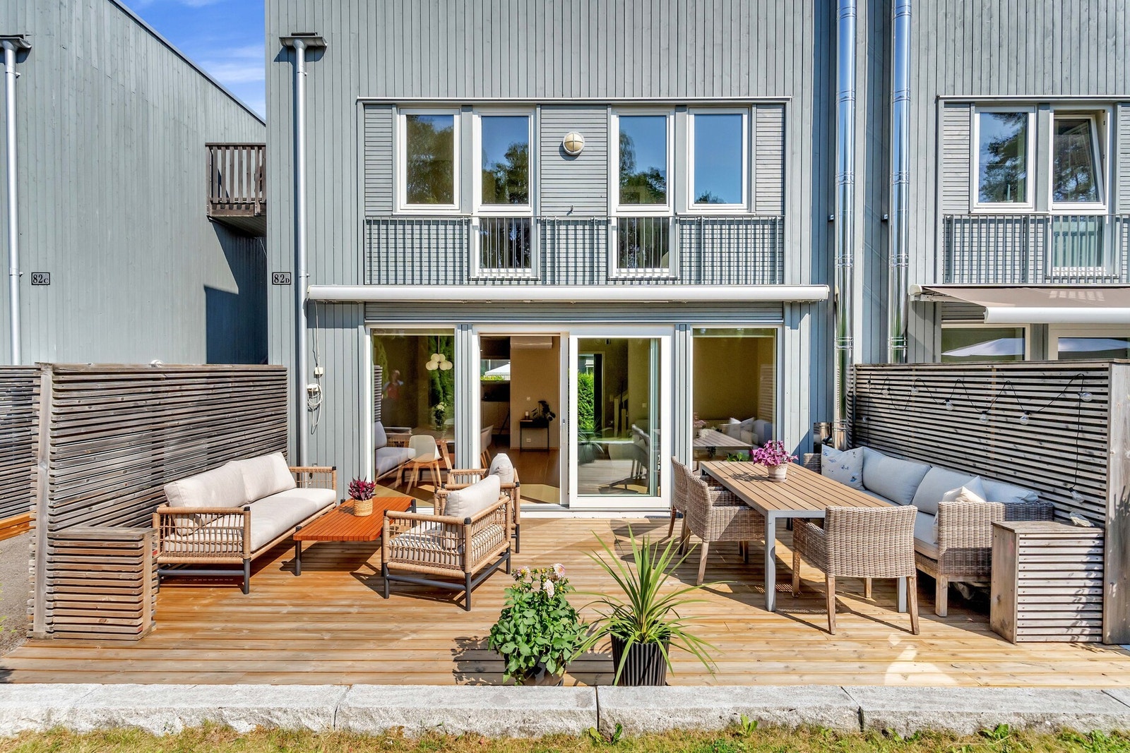 Ny, vestvendt markterrasse fra 2024 på 27 m². Galleribilde