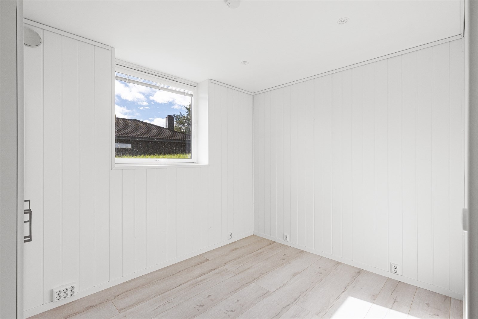 Hyblene har god plass til seng og skrivebord. Galleribilde