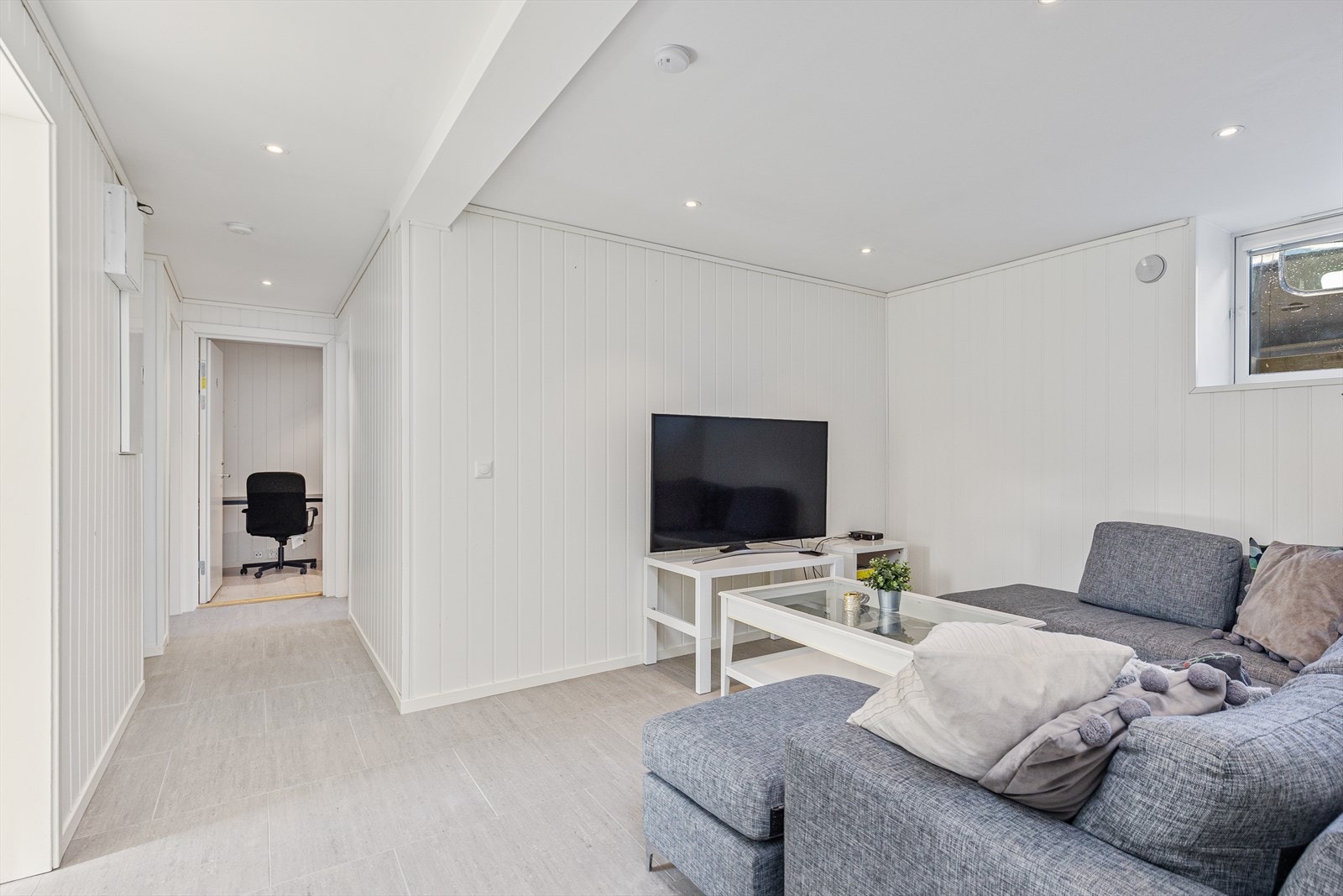 Boligen har bruksareal på ca. 328 kvm og går over tre plan. Galleribilde