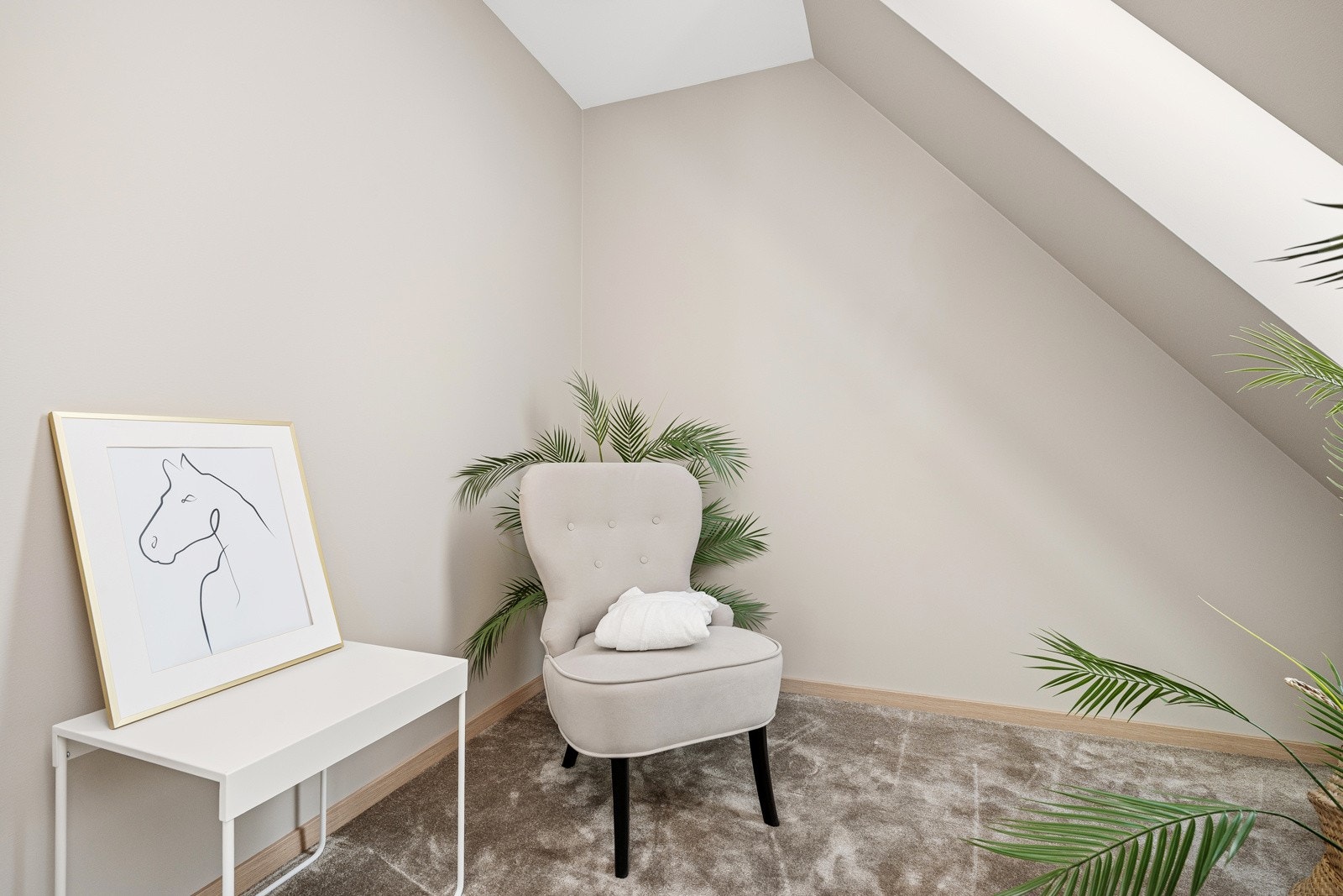 Walk in closet til hovedsoverommet Galleribilde