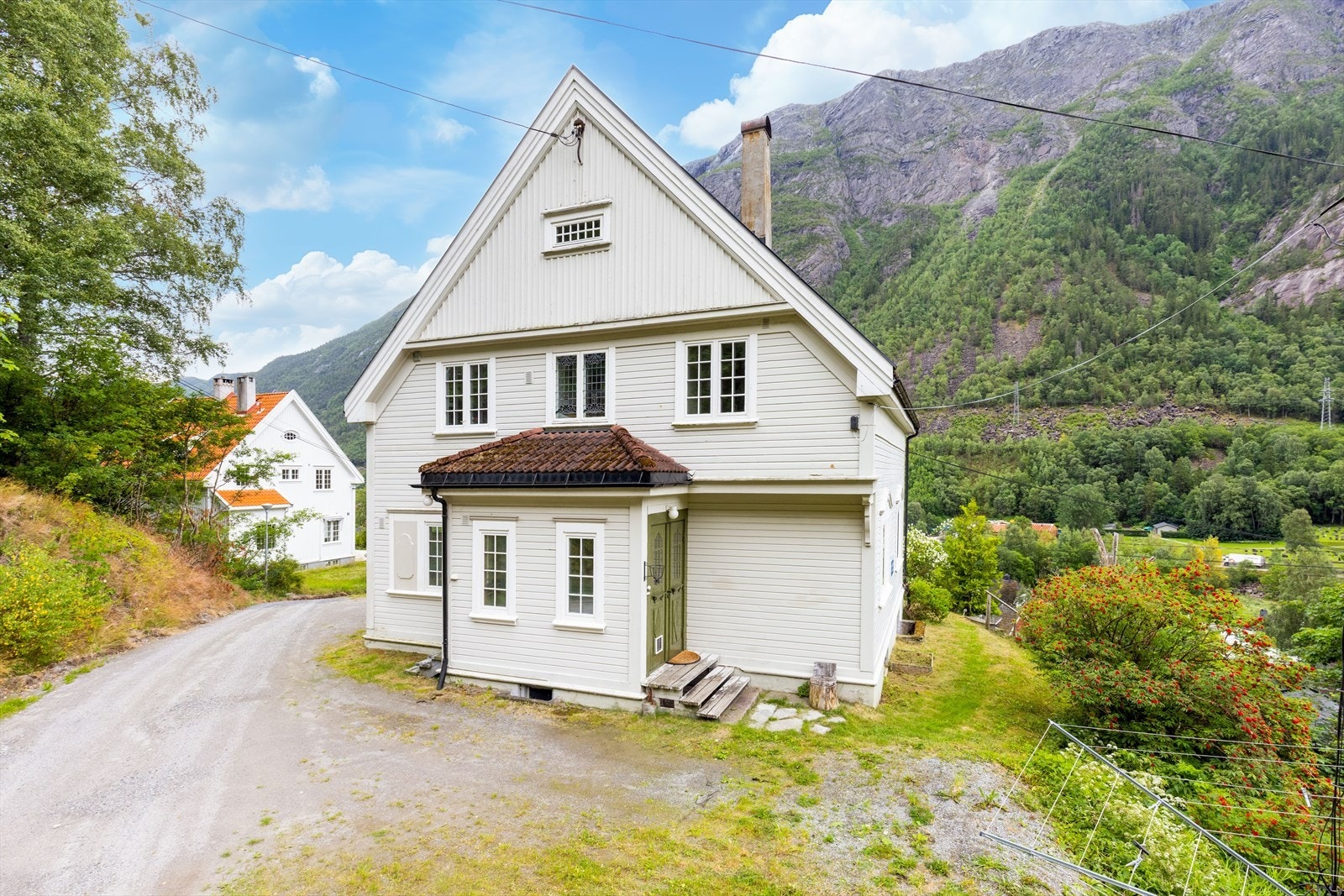 EiendomsMegler1 ved Guro Borsodi Bakka presenterer Skogveien 11! Galleribilde