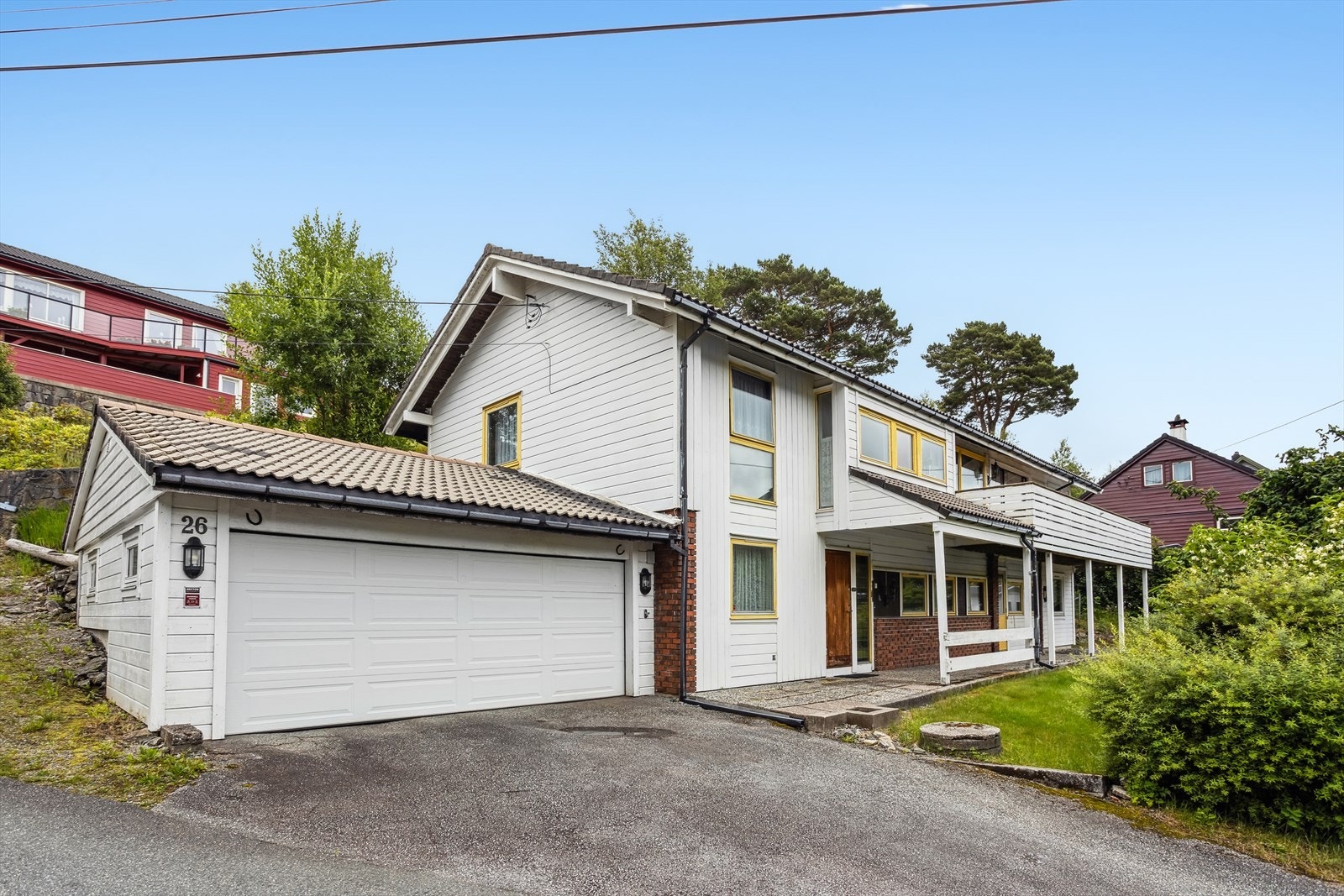 Dette er en innholdsrik og familievennlig enebolig i et populært og attraktivt område på Nyborg i Åsane. Galleribilde