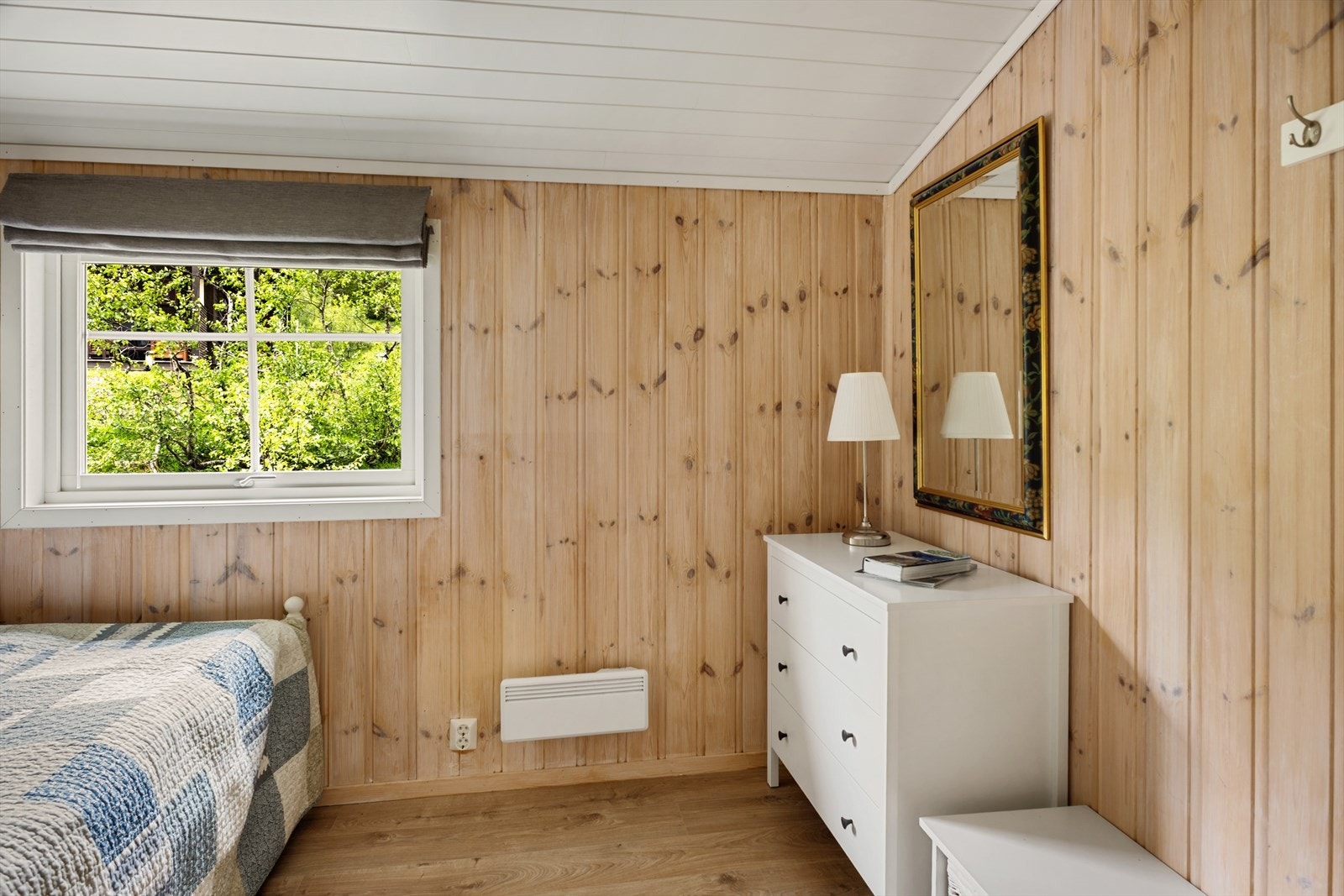 - Her har du god plass til seng og øvrig ønsket møblement - Galleribilde