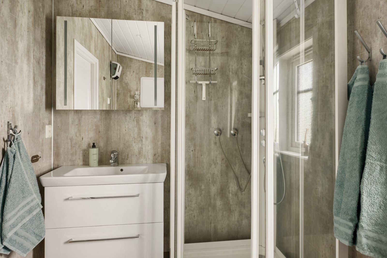 - Et praktisk og funksjonelt baderom - Galleribilde