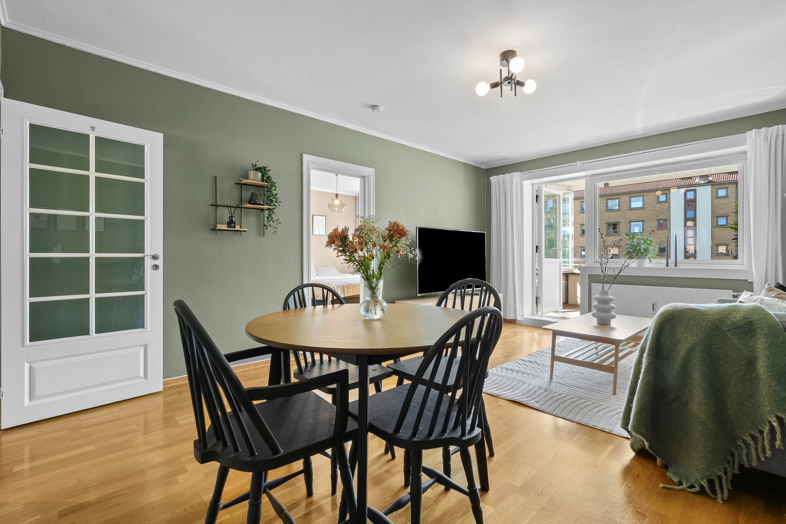 Stuen er et sosialt allrom hvor både venner og familie kan samles for hyggelige sammenkomster. Galleribilde