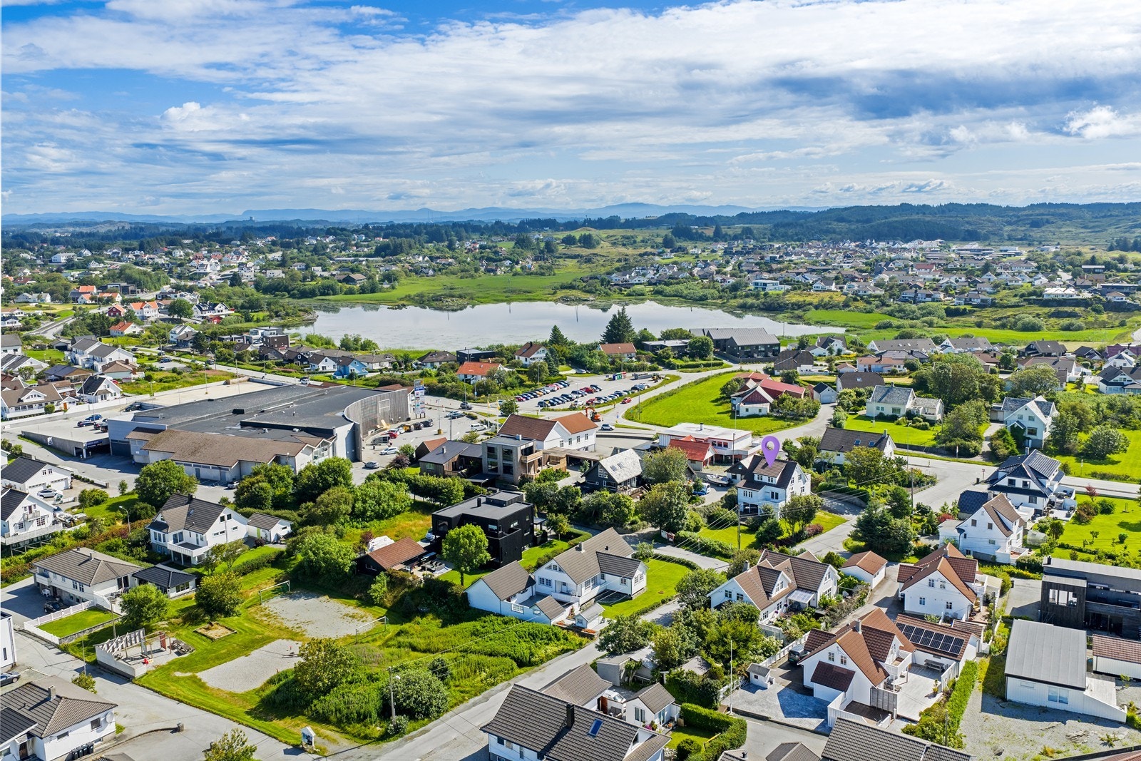 Kort spasertur til Amfi senteret. Galleribilde