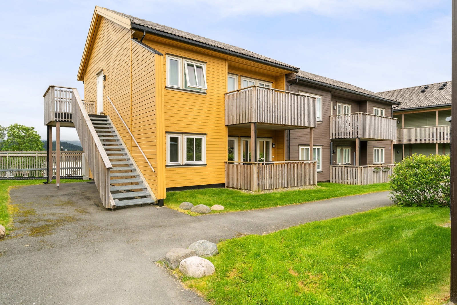 Det er flere lekeplasser og grøntområder like i nærheten. Galleribilde