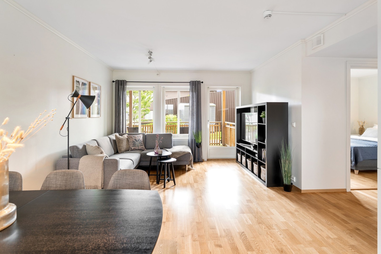 Store vindusflater på begge sider gir godt med naturlig gjennomlys. Galleribilde