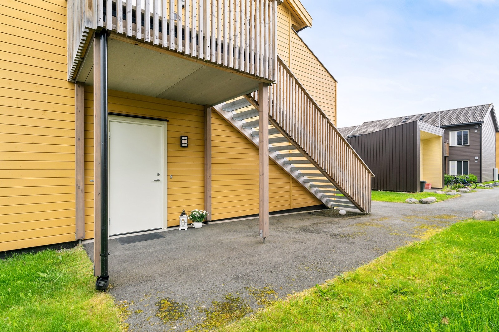 Skjermet og hyggelig inngangsparti. Galleribilde