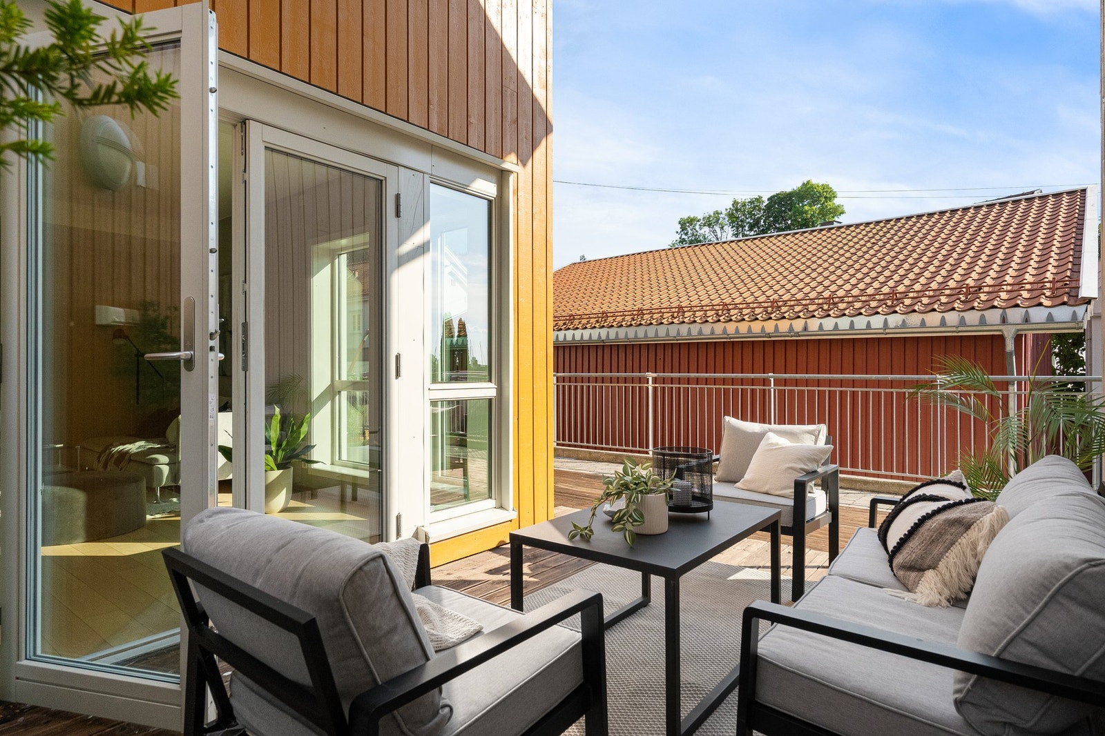 En lekker 3-roms selveierleilighet til Son sentrum med solrik terrasse på 25 kvm. Galleribilde