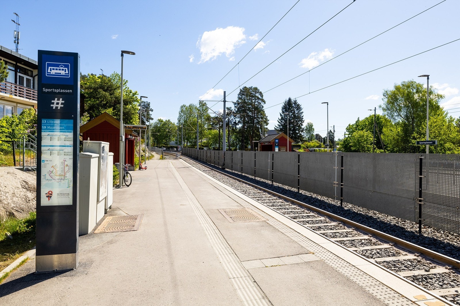 Få minutter å gå til trikkeholdeplassen på Sportsplassen med rute 13 og 19, begge via Oslo sentrum Galleribilde