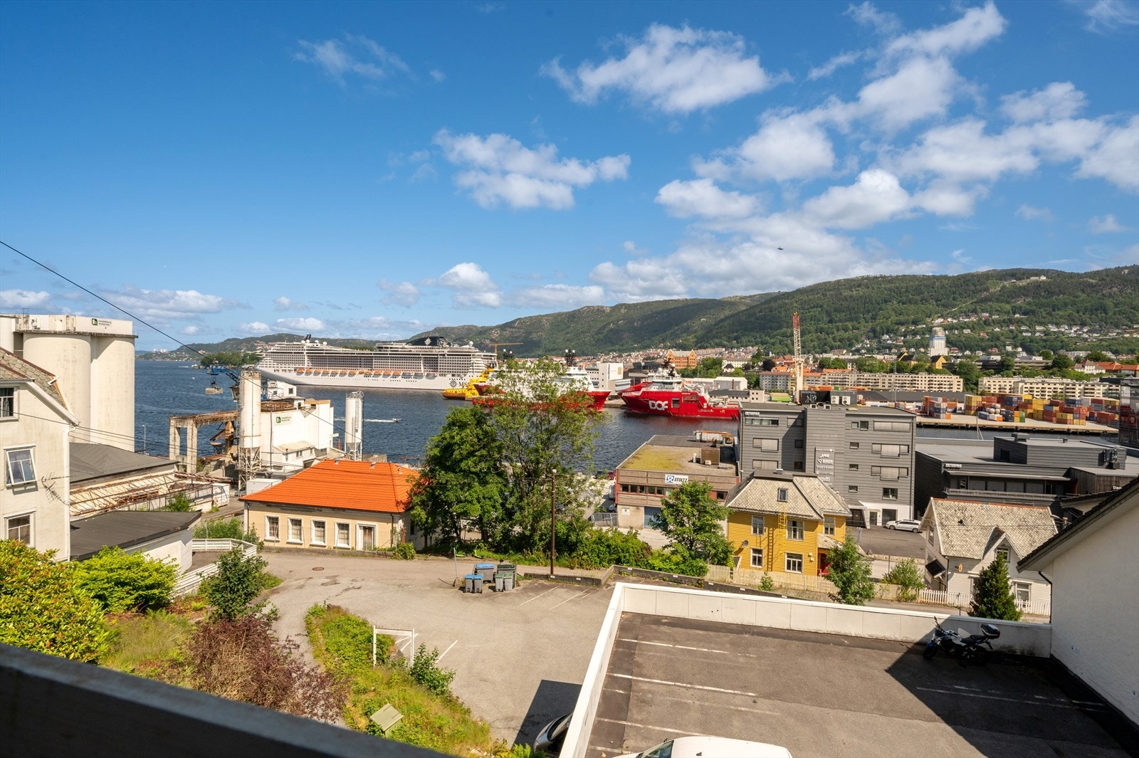 - Nyt den spennende cruise- og shippingtrafikken fra egen privat balkong på 3m² - Galleribilde