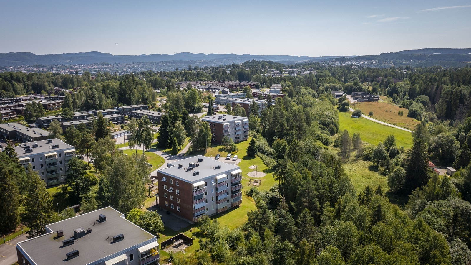 Leiligheten ligger i 4.etasje med ingen over seg. Galleribilde