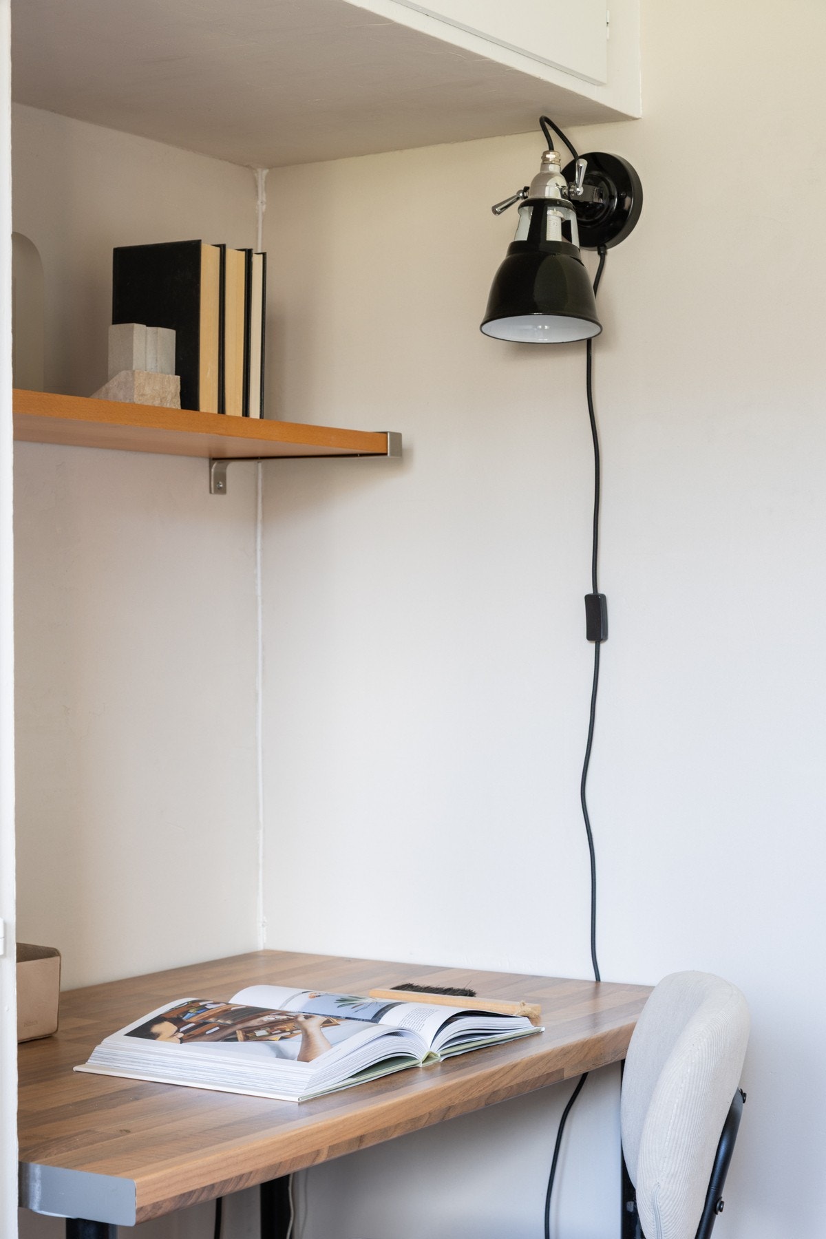 Her har du plass til seng eller skrivebord, samt garderobeskap. Galleribilde