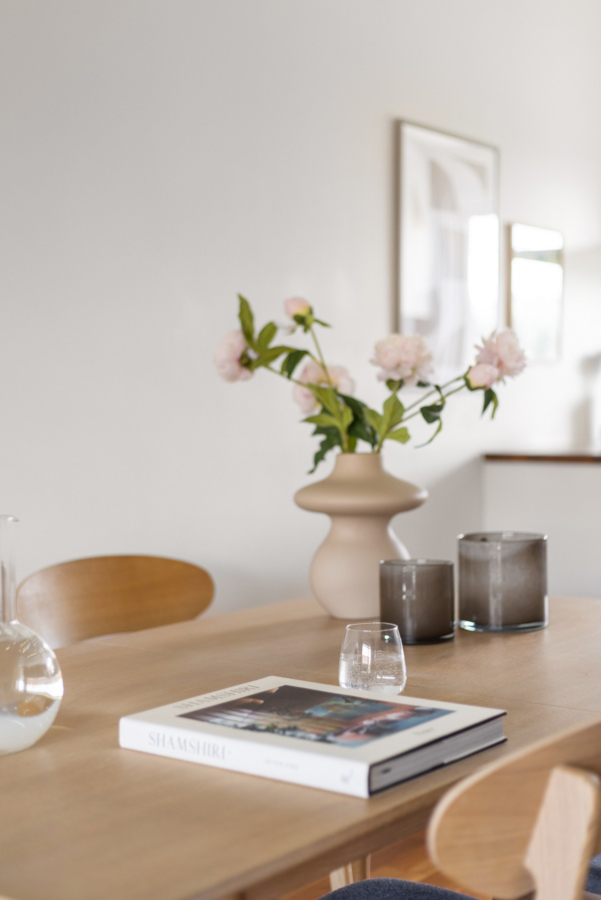 Spisestuedelen gir et naturlig skille mellom stuen og kjøkkenet. Galleribilde