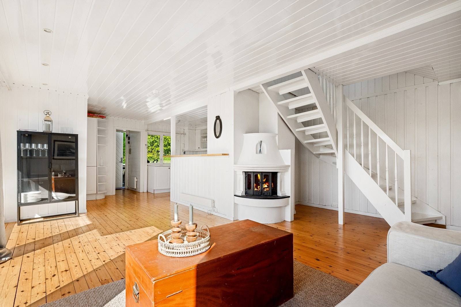 Sommerstid kan man nærmest viske bort skille mellom inne og ute. Galleribilde
